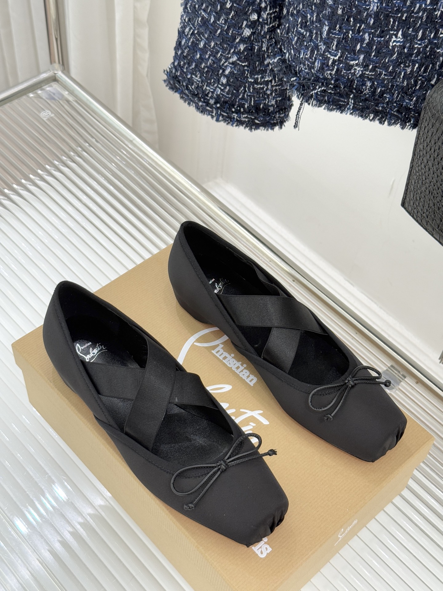 ChristinLouboutin/CL25WF新品水钻蝴蝶结猪鼻子交叉带芭蕾舞鞋在时尚的舞台上CL始终