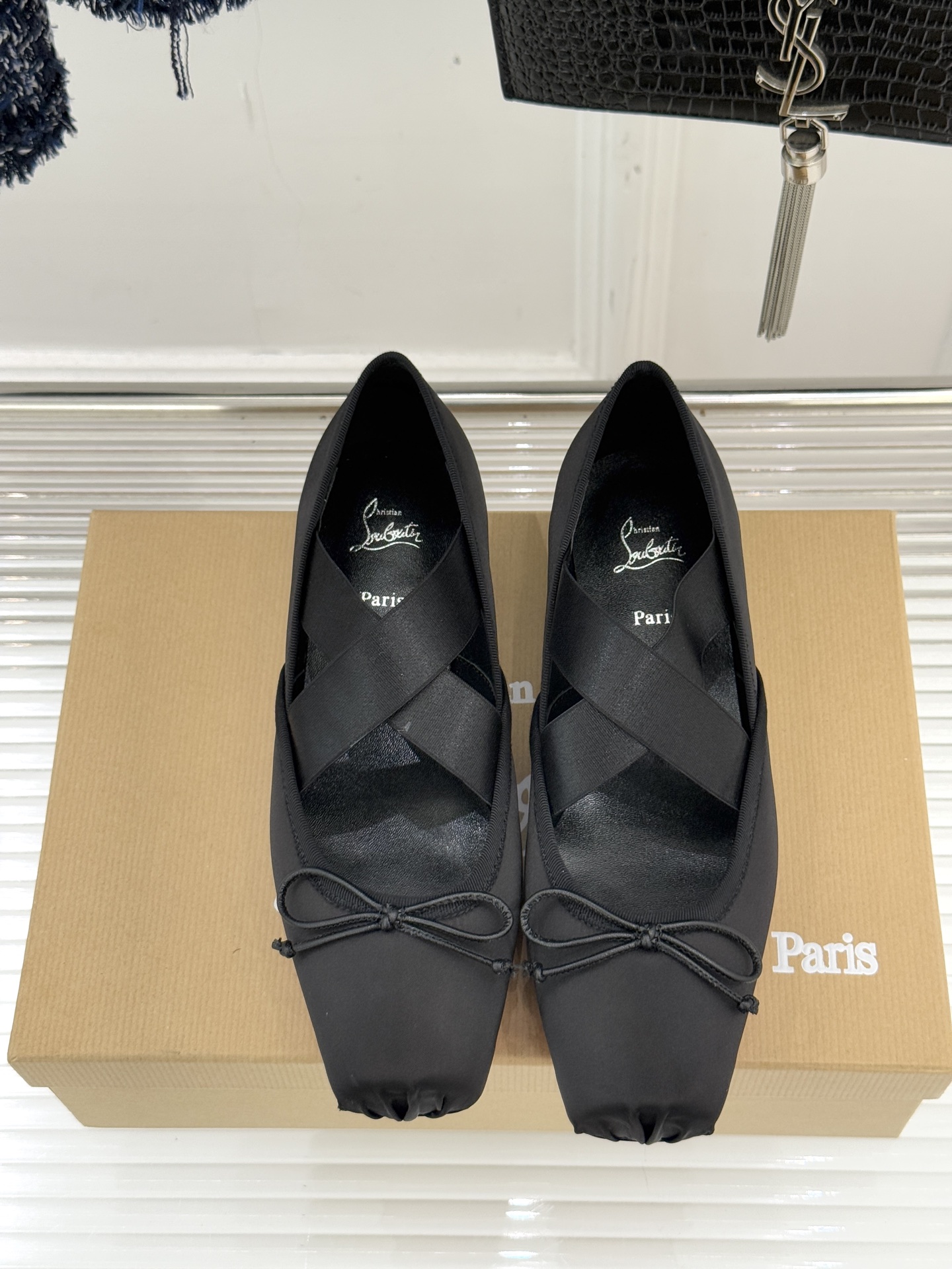 ChristinLouboutin/CL25WF新品水钻蝴蝶结猪鼻子交叉带芭蕾舞鞋在时尚的舞台上CL始终