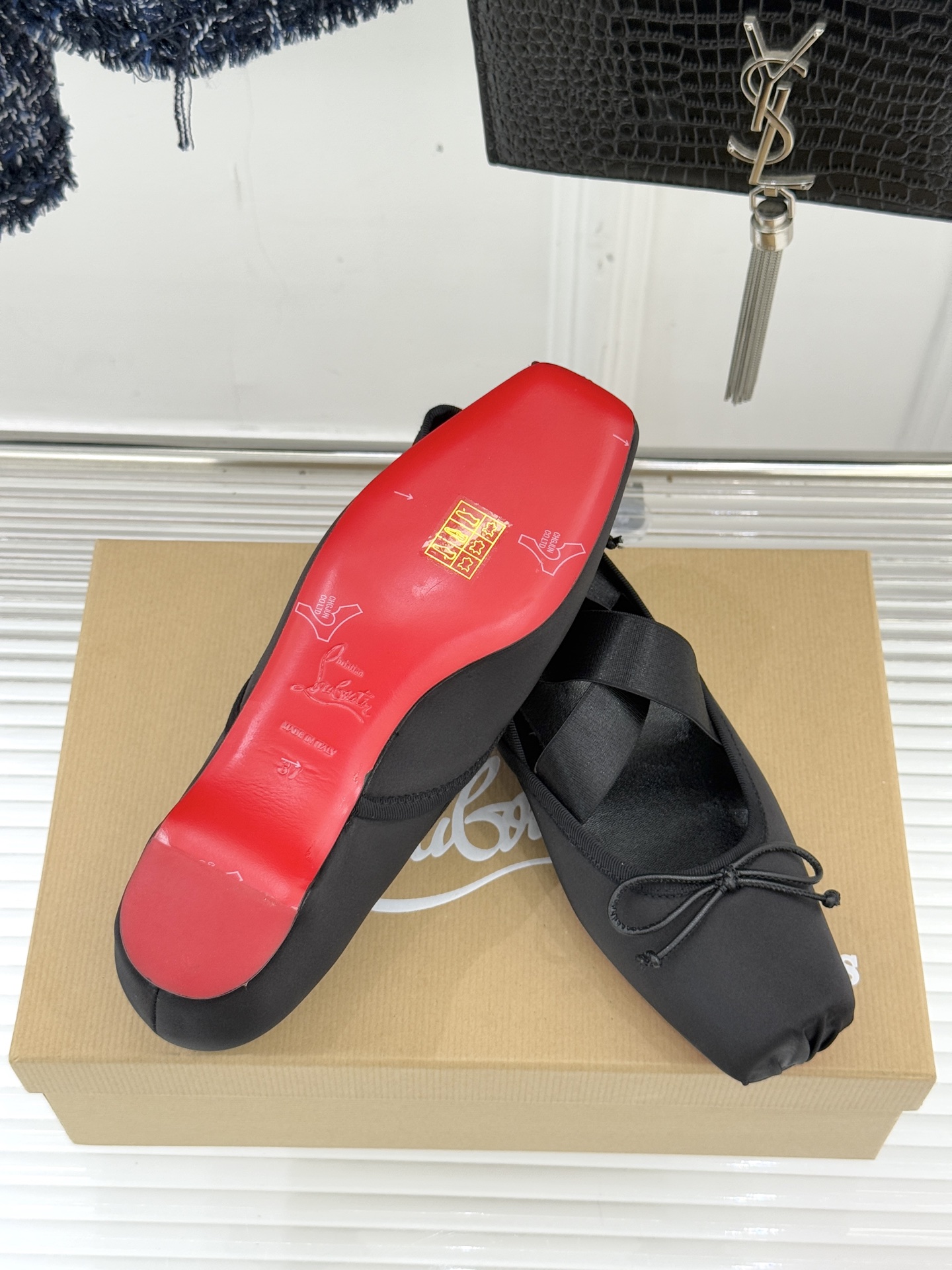 ChristinLouboutin/CL25WF新品水钻蝴蝶结猪鼻子交叉带芭蕾舞鞋在时尚的舞台上CL始终