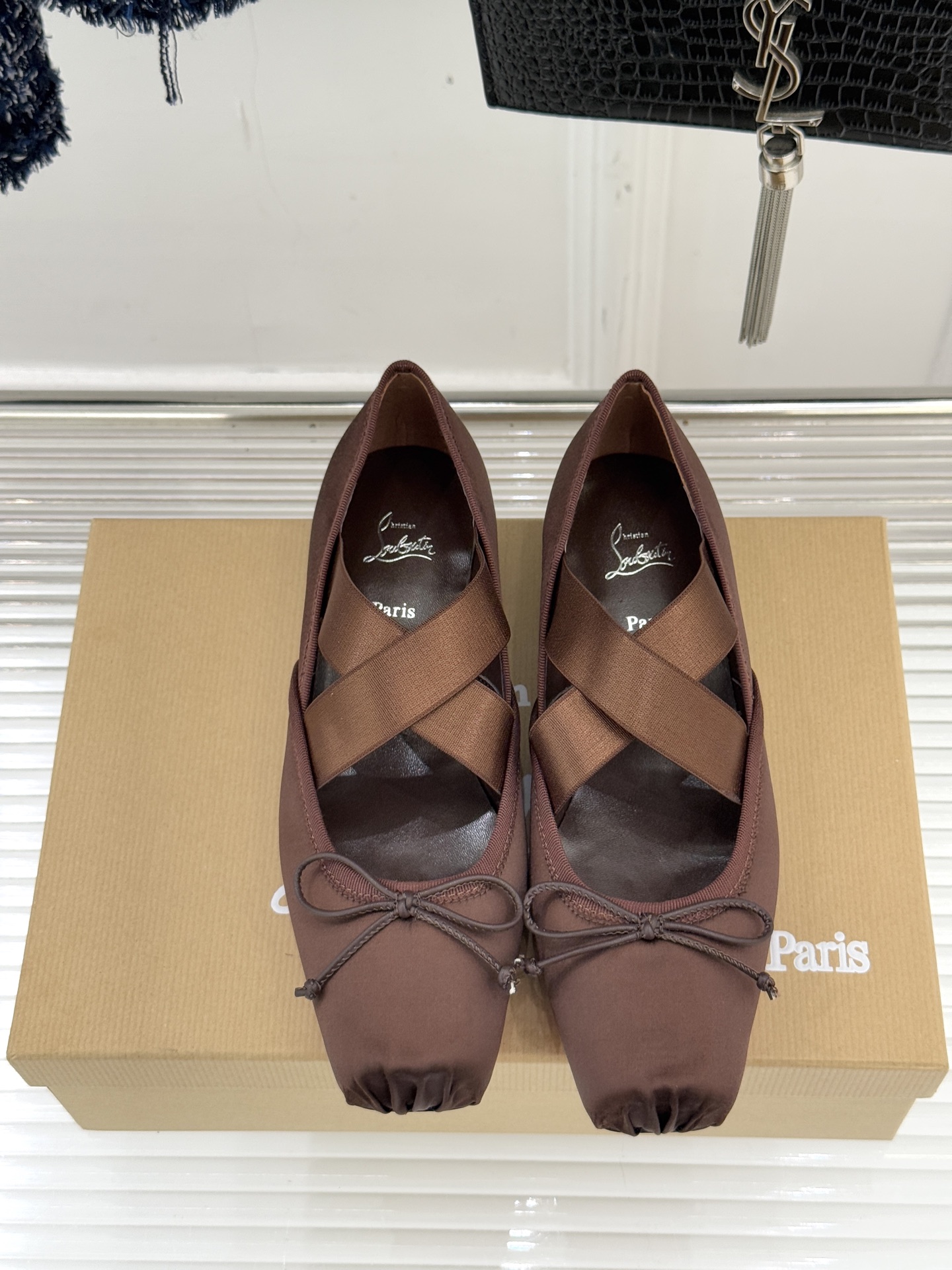 ChristinLouboutin/CL25WF新品水钻蝴蝶结猪鼻子交叉带芭蕾舞鞋在时尚的舞台上CL始终