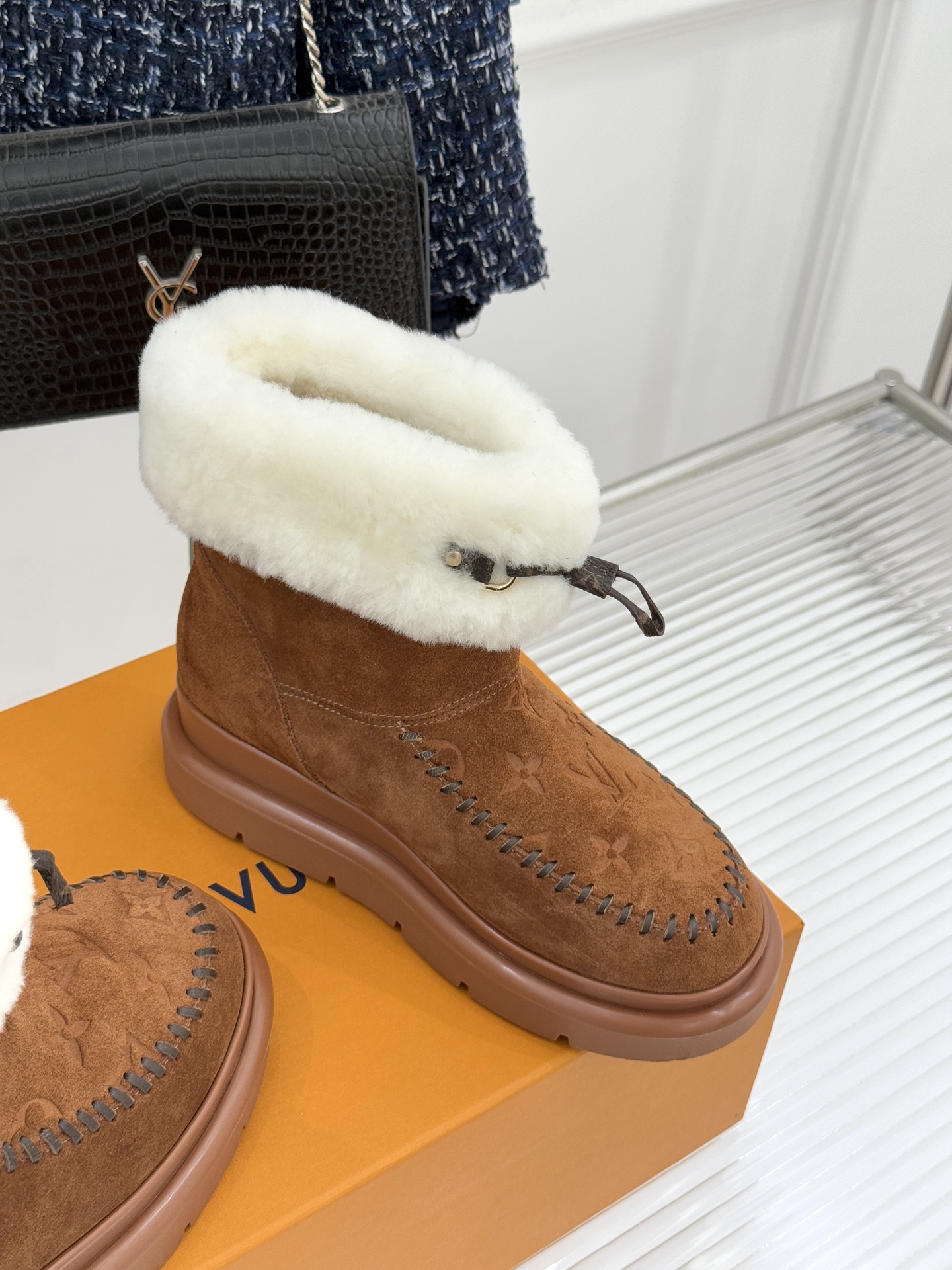 驴家25WF新品压花厚底雪地靴答应我一定要每人来一双好嘛日常OOTD就没有它搭配不了的鞋头压花logo点