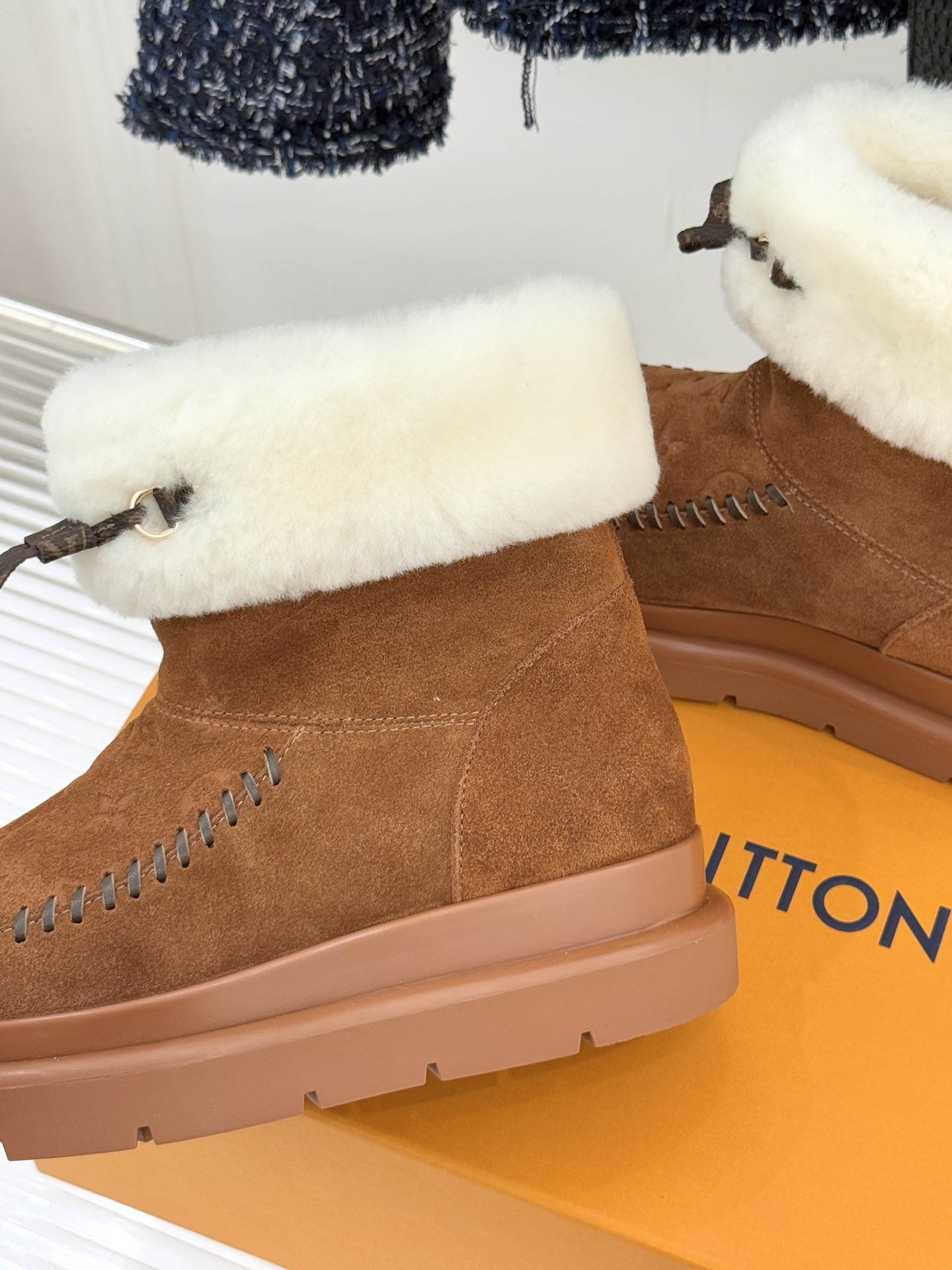 驴家25WF新品压花厚底雪地靴答应我一定要每人来一双好嘛日常OOTD就没有它搭配不了的鞋头压花logo点