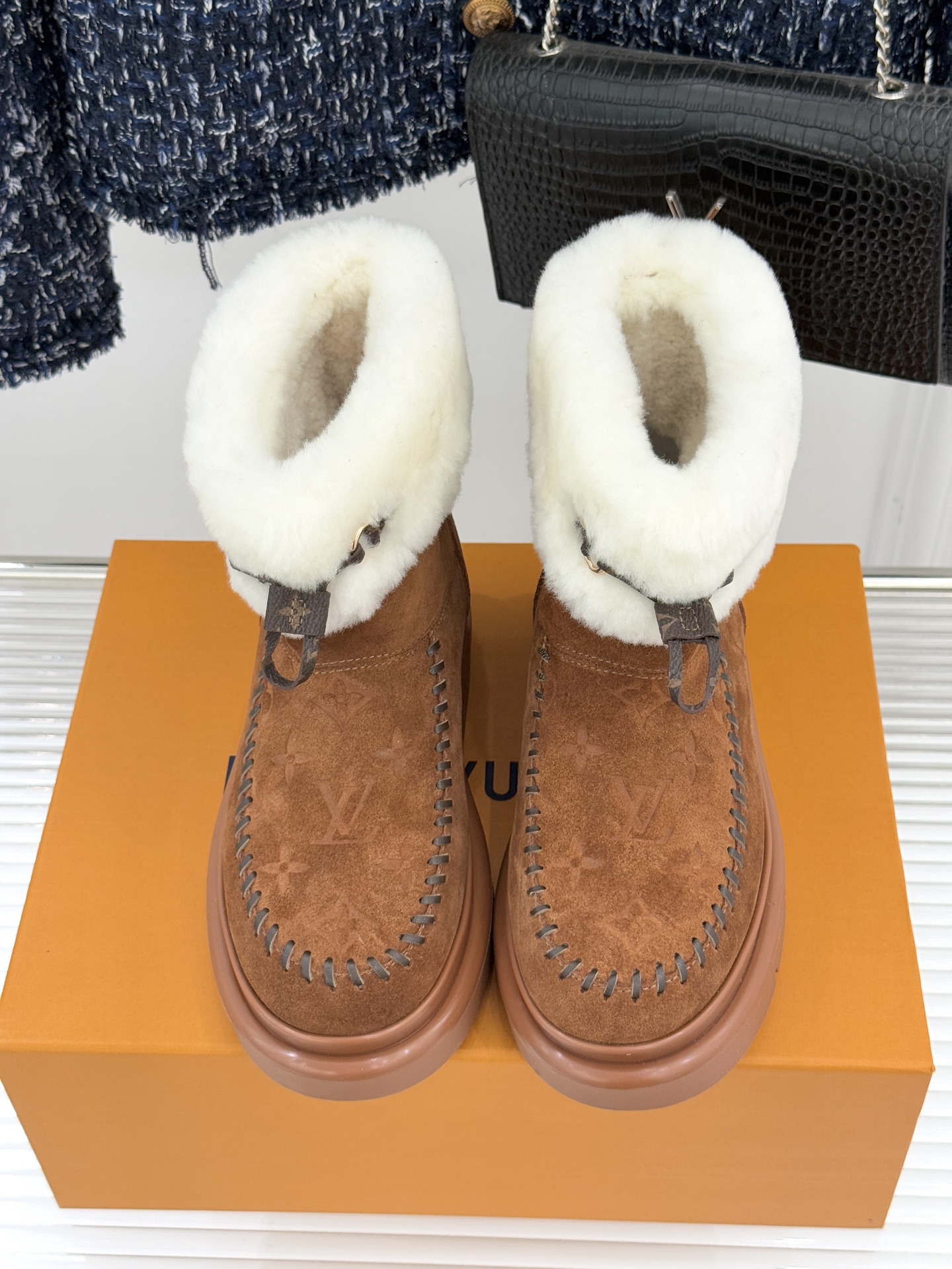 驴家25WF新品压花厚底雪地靴答应我一定要每人来一双好嘛日常OOTD就没有它搭配不了的鞋头压花logo点