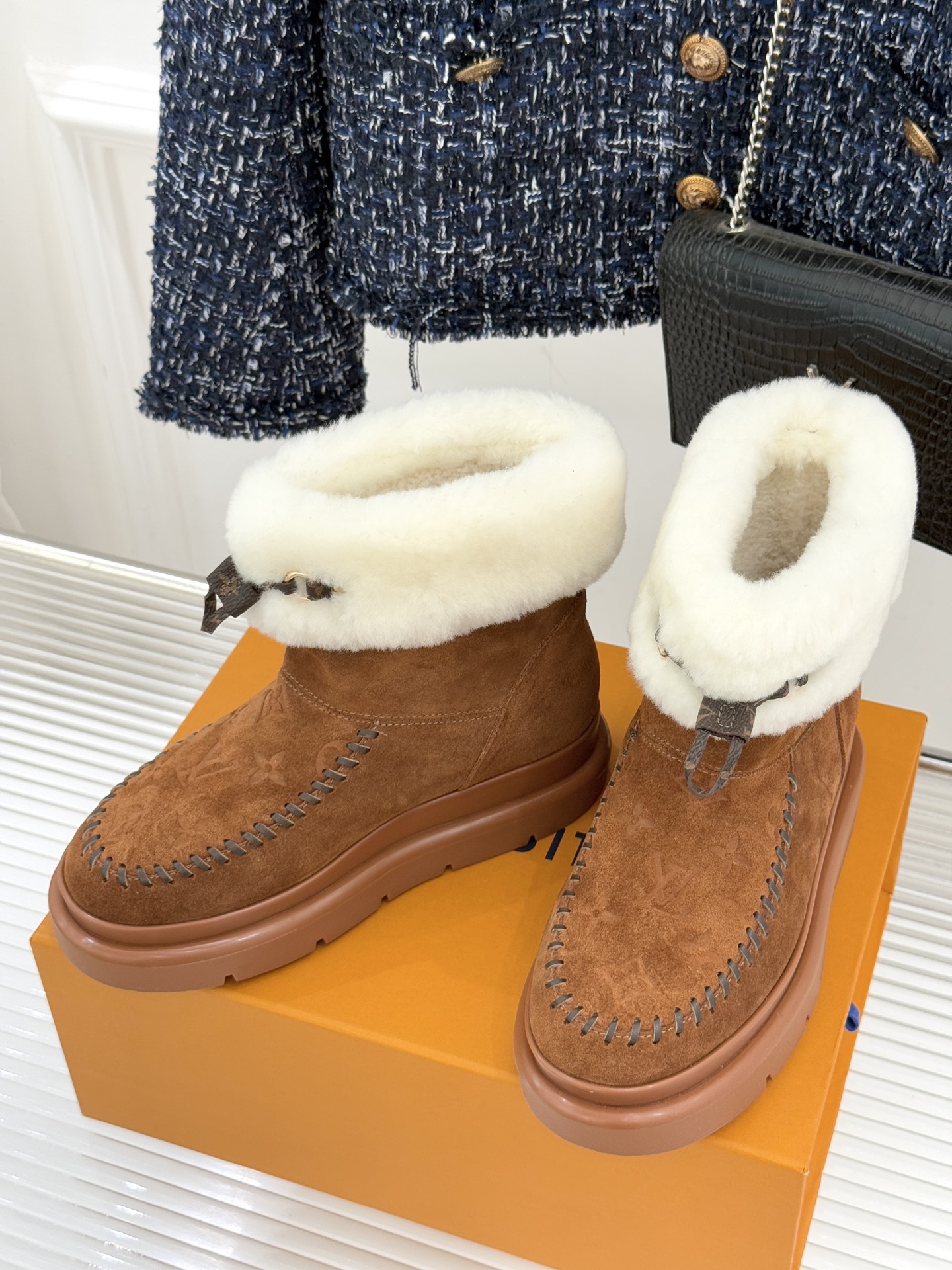 驴家25WF新品压花厚底雪地靴答应我一定要每人来一双好嘛日常OOTD就没有它搭配不了的鞋头压花logo点