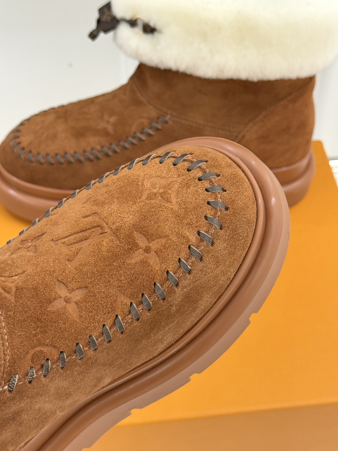 驴家25WF新品压花厚底雪地靴答应我一定要每人来一双好嘛日常OOTD就没有它搭配不了的鞋头压花logo点