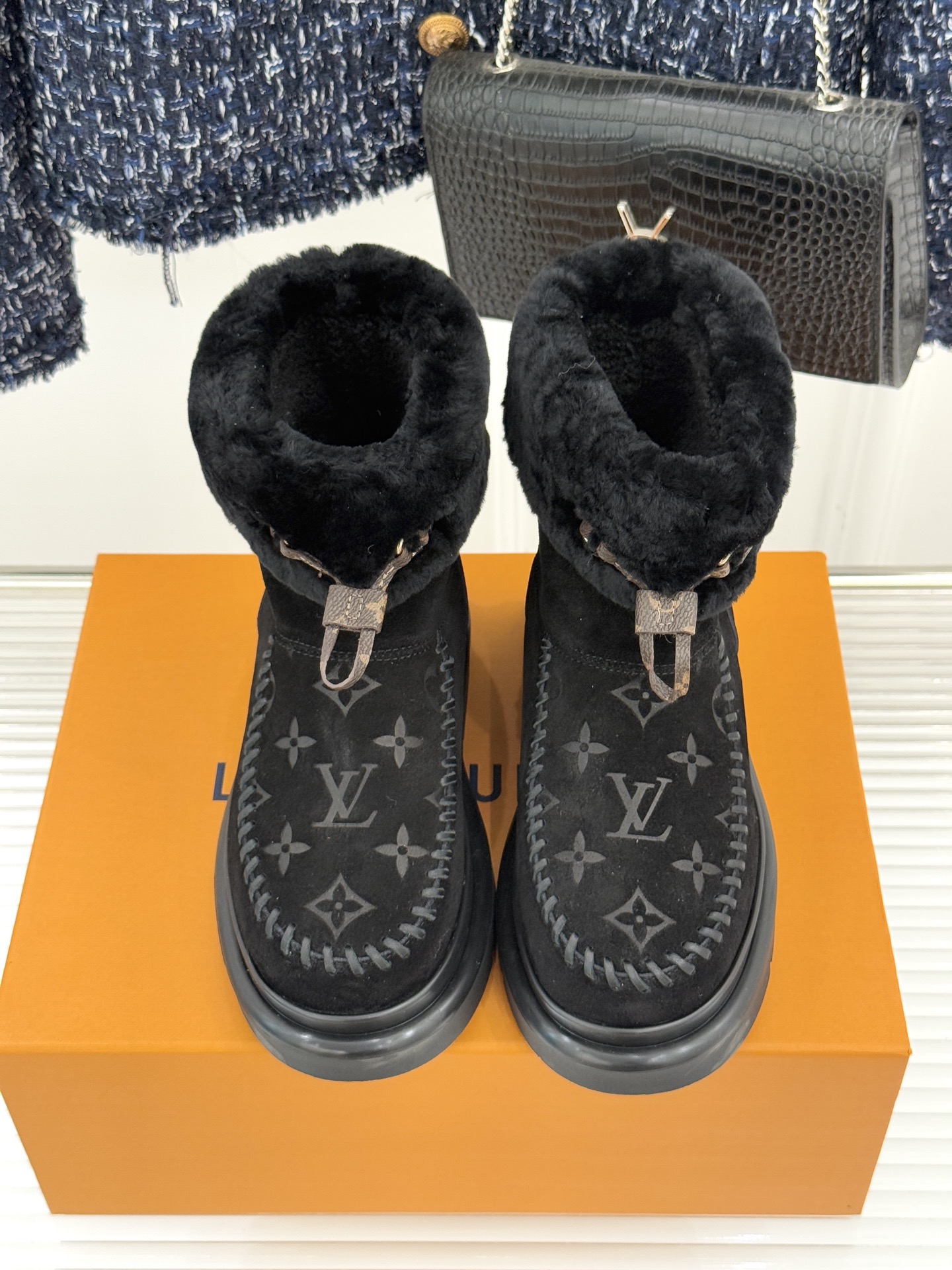 驴家25WF新品压花厚底雪地靴答应我一定要每人来一双好嘛日常OOTD就没有它搭配不了的鞋头压花logo点