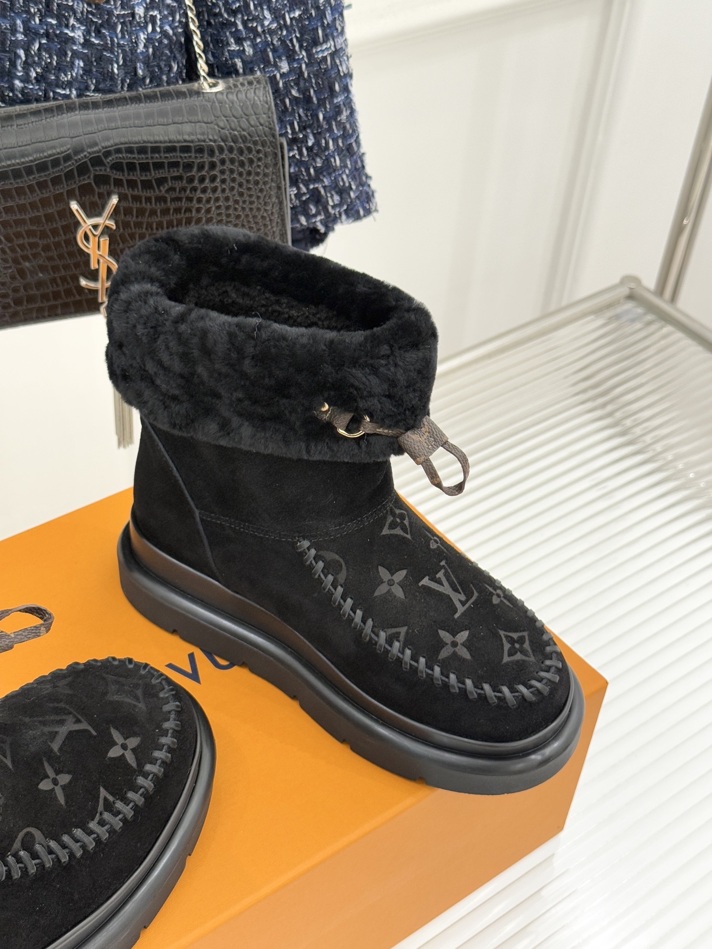 驴家25WF新品压花厚底雪地靴答应我一定要每人来一双好嘛日常OOTD就没有它搭配不了的鞋头压花logo点