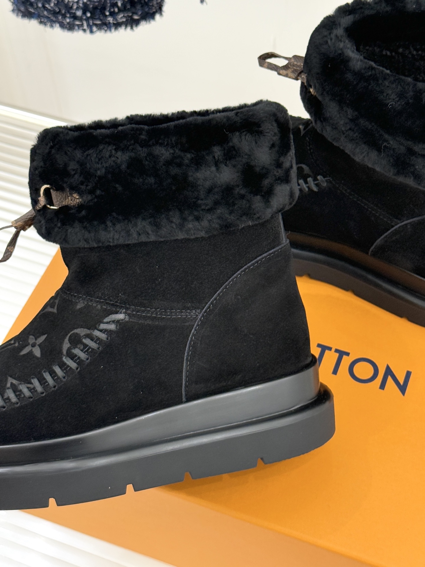 驴家25WF新品压花厚底雪地靴答应我一定要每人来一双好嘛日常OOTD就没有它搭配不了的鞋头压花logo点