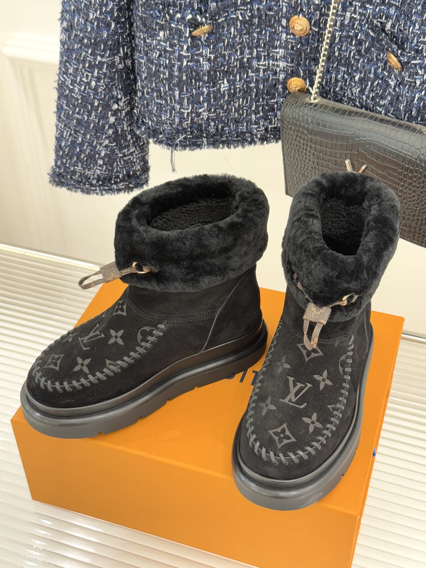 驴家25WF新品压花厚底雪地靴答应我一定要每人来一双好嘛日常OOTD就没有它搭配不了的鞋头压花logo点