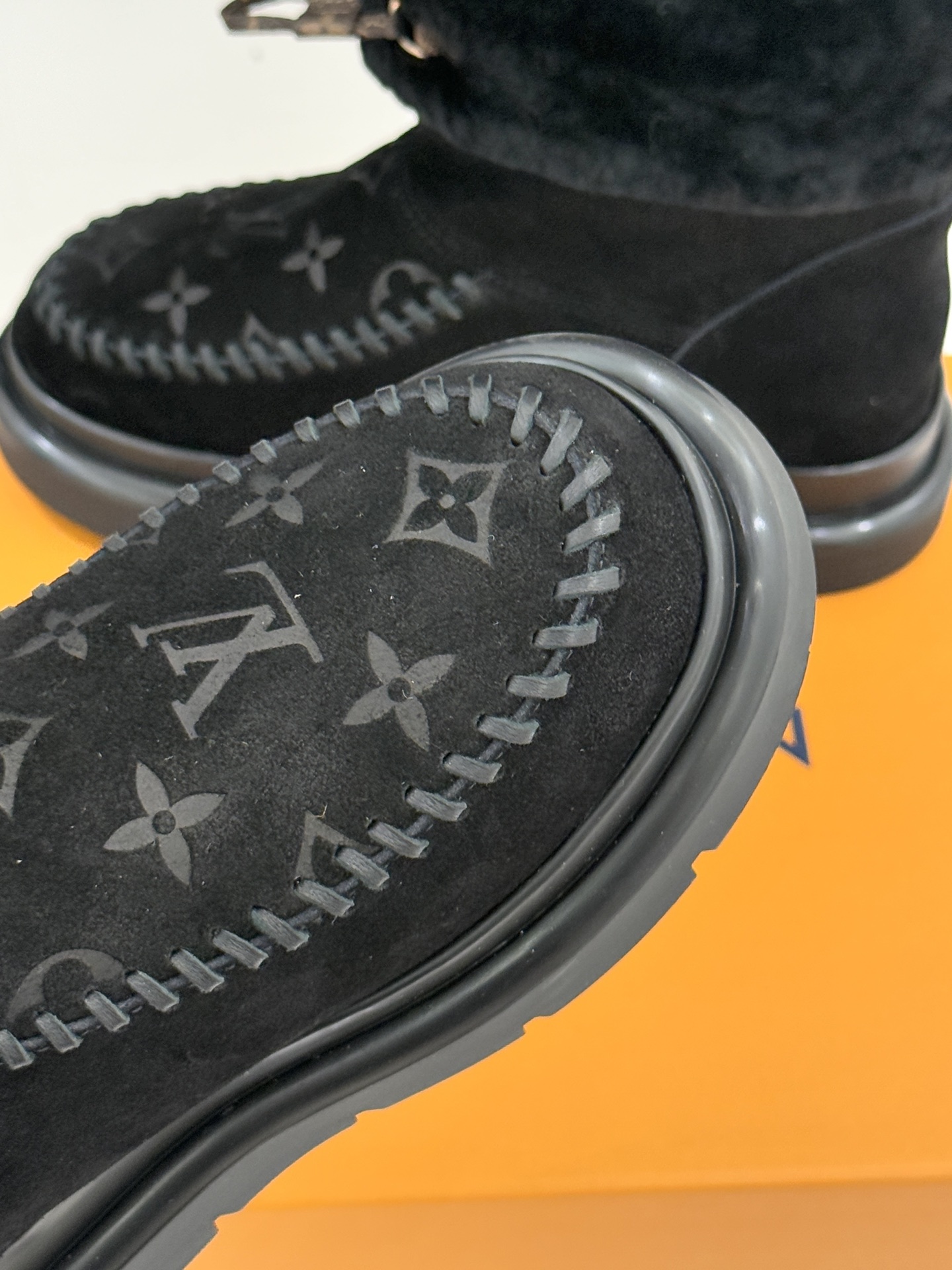 驴家25WF新品压花厚底雪地靴答应我一定要每人来一双好嘛日常OOTD就没有它搭配不了的鞋头压花logo点