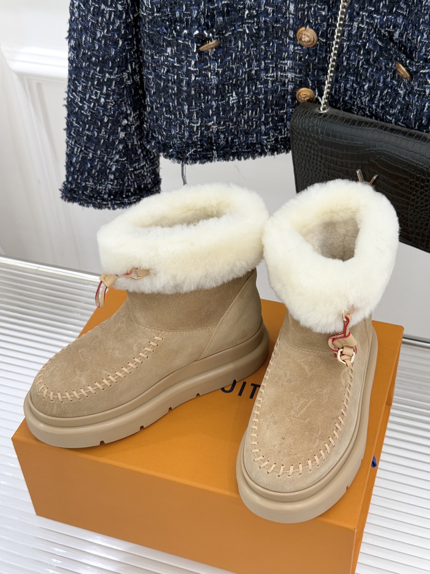 驴家25WF新品压花厚底雪地靴答应我一定要每人来一双好嘛日常OOTD就没有它搭配不了的鞋头压花logo点