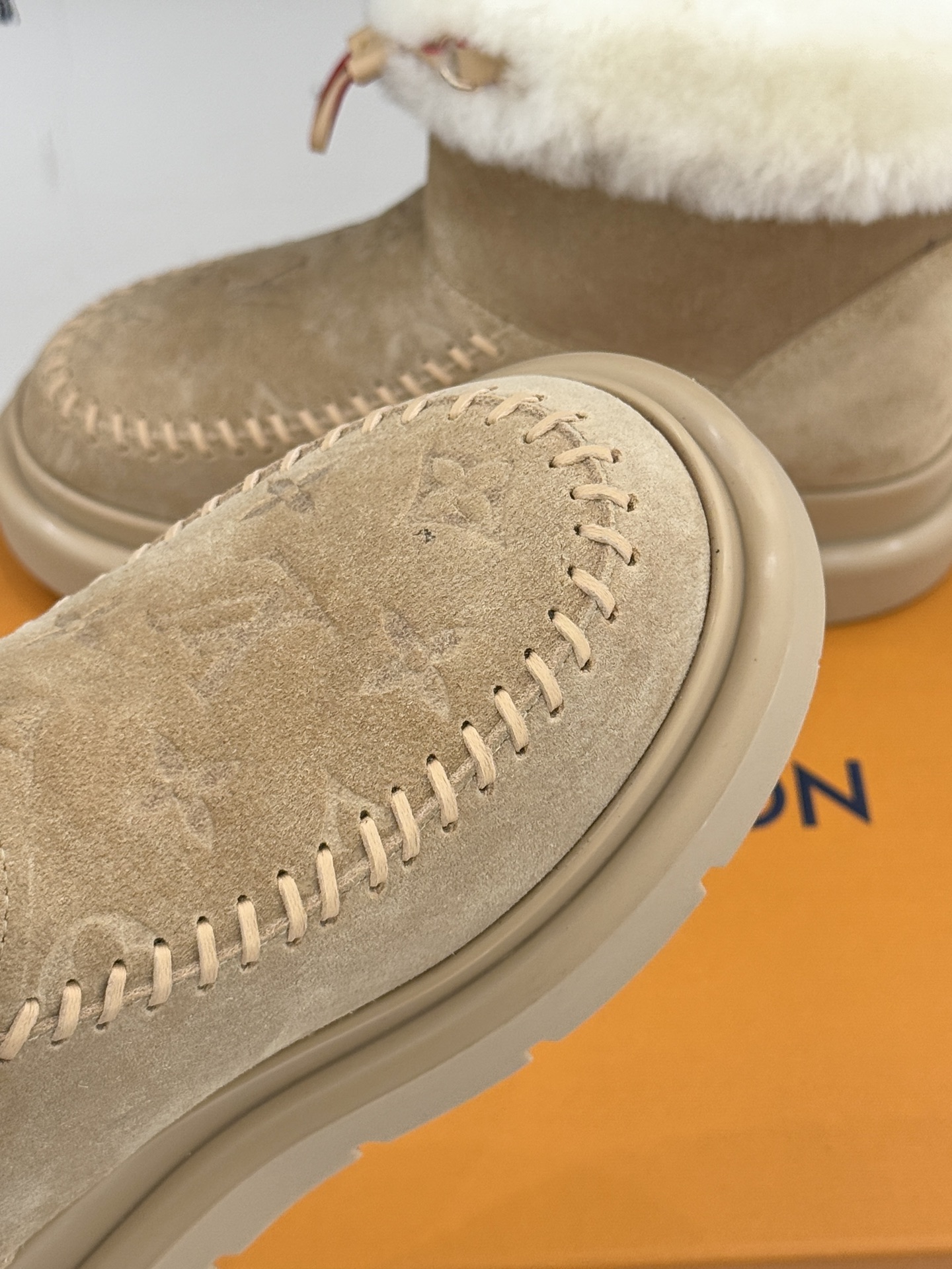 驴家25WF新品压花厚底雪地靴答应我一定要每人来一双好嘛日常OOTD就没有它搭配不了的鞋头压花logo点