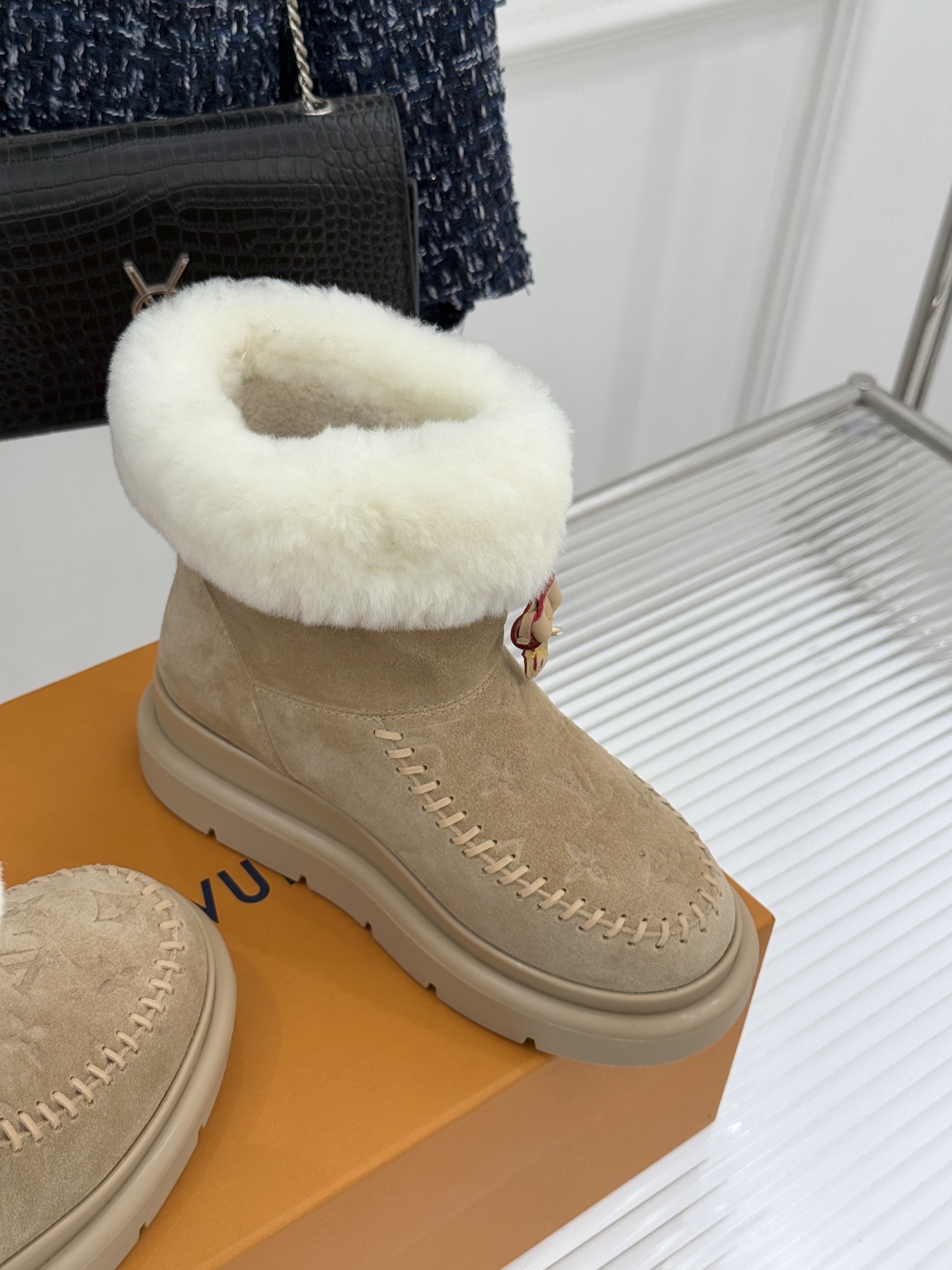 驴家25WF新品压花厚底雪地靴答应我一定要每人来一双好嘛日常OOTD就没有它搭配不了的鞋头压花logo点