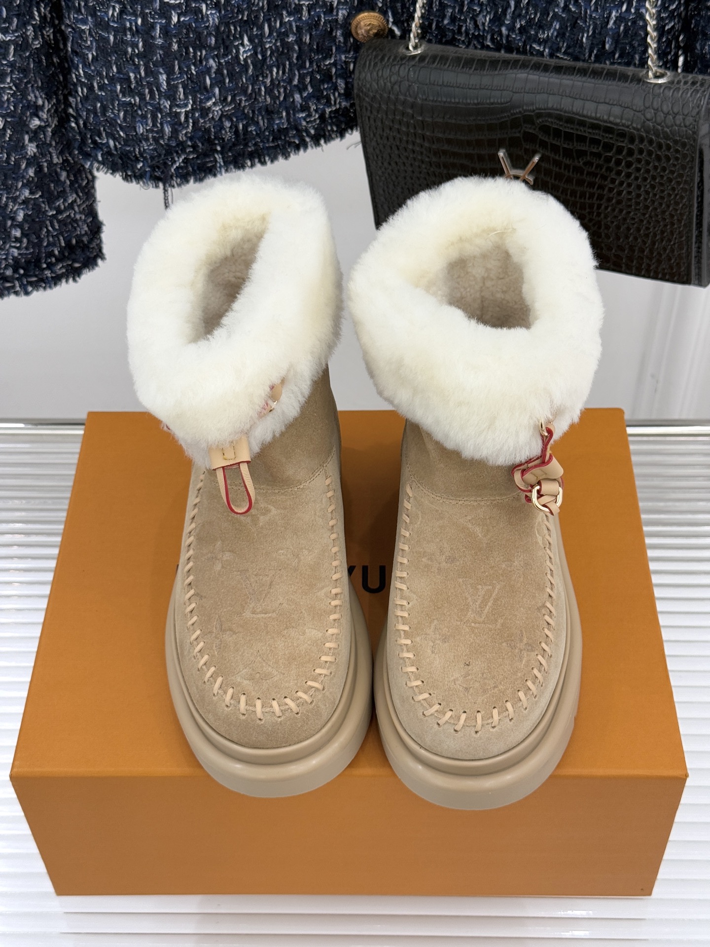 驴家25WF新品压花厚底雪地靴答应我一定要每人来一双好嘛日常OOTD就没有它搭配不了的鞋头压花logo点