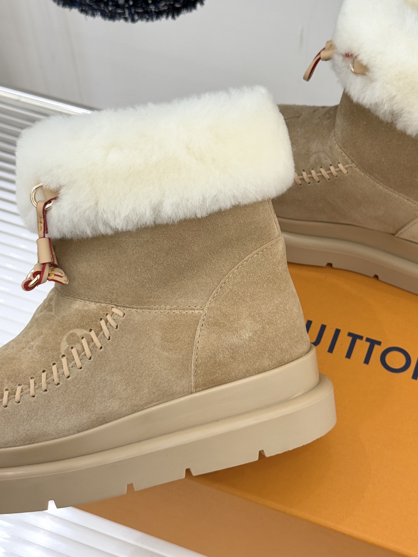 驴家25WF新品压花厚底雪地靴答应我一定要每人来一双好嘛日常OOTD就没有它搭配不了的鞋头压花logo点