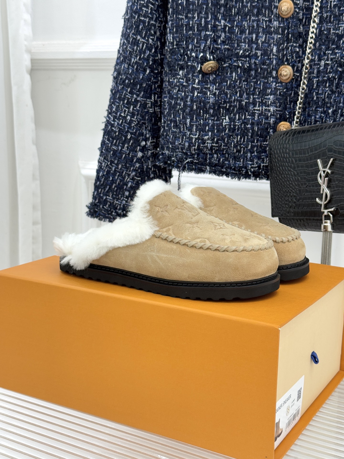 驴家25WF新品压花厚底毛拖答应我一定要每人来一双好嘛日常OOTD就没有它搭配不了的鞋头压花logo点缀