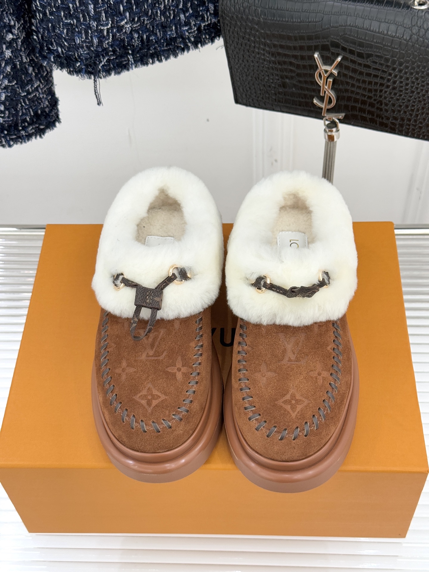 驴家25WF新品压花厚底雪地靴答应我一定要每人来一双好嘛日常OOTD就没有它搭配不了的鞋头压花logo点