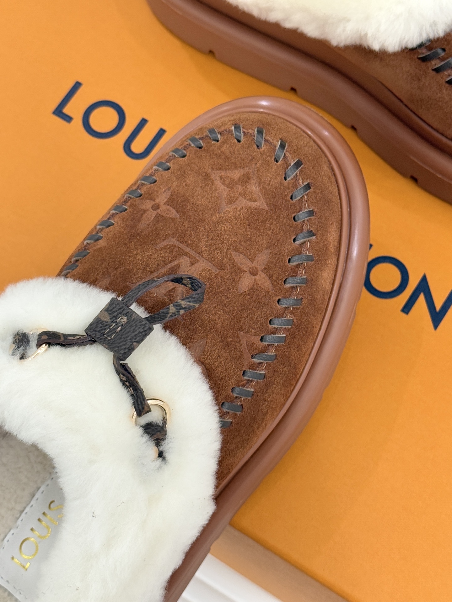 驴家25WF新品压花厚底雪地靴答应我一定要每人来一双好嘛日常OOTD就没有它搭配不了的鞋头压花logo点