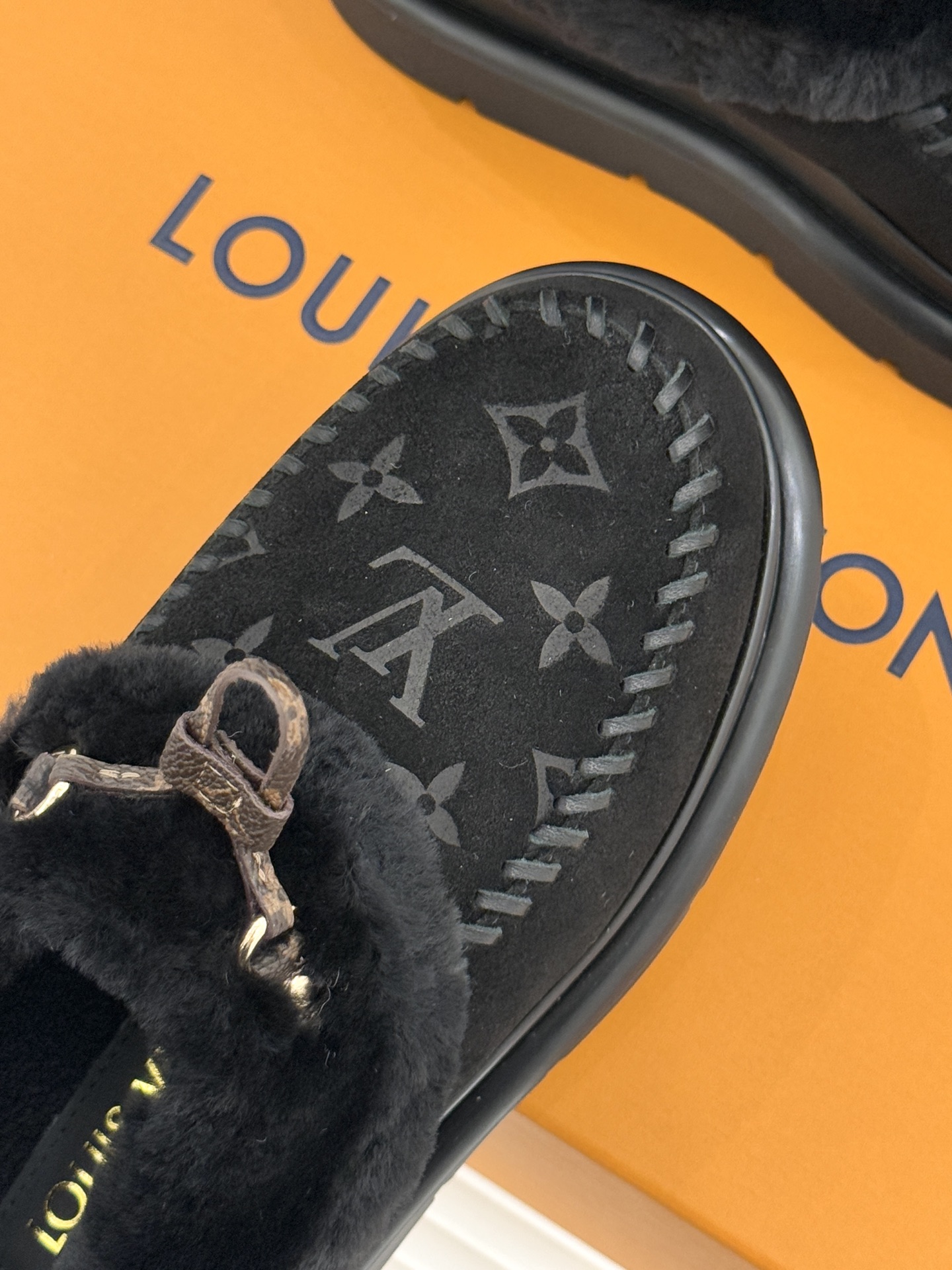 驴家25WF新品压花厚底雪地靴答应我一定要每人来一双好嘛日常OOTD就没有它搭配不了的鞋头压花logo点