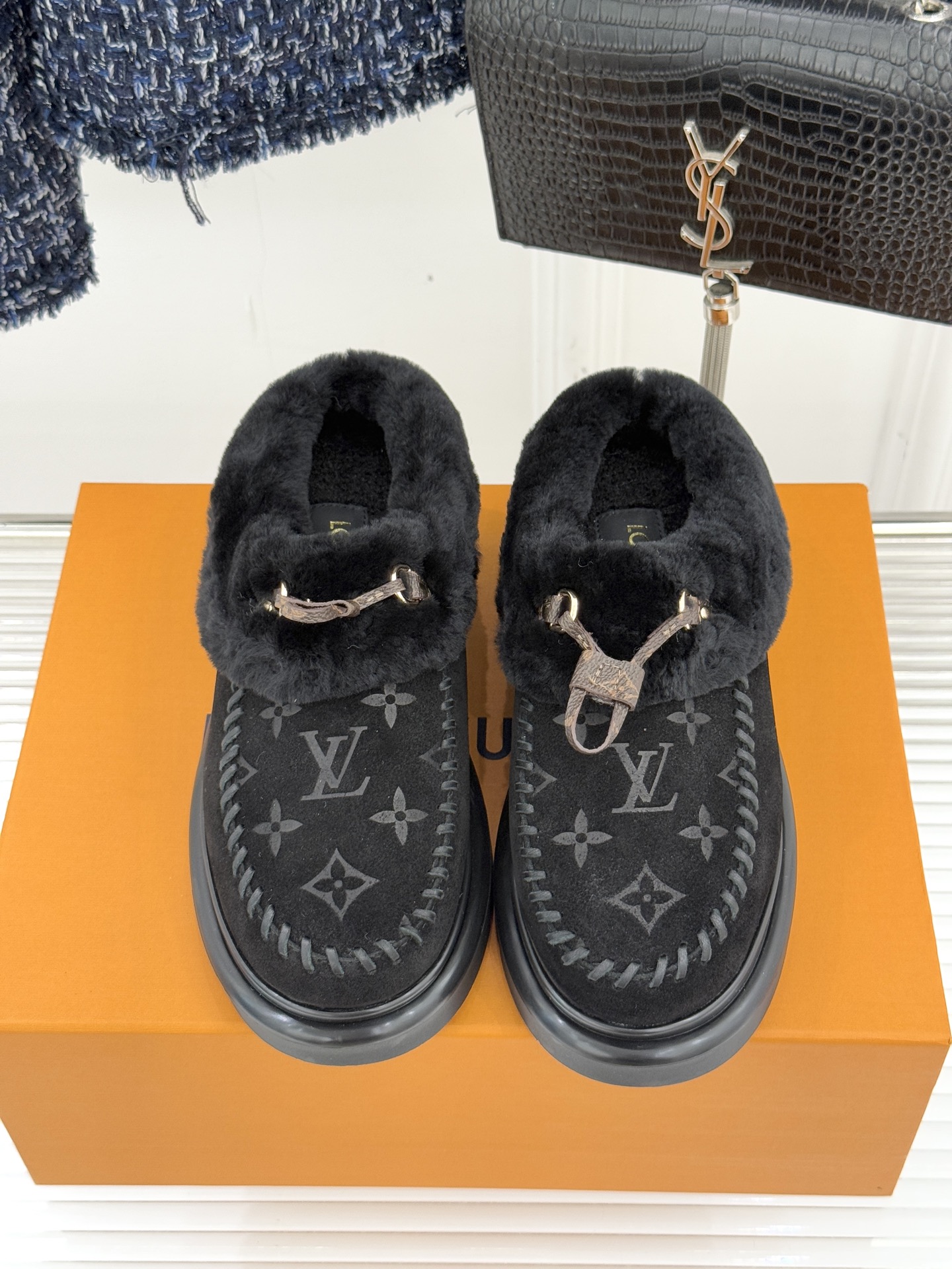 驴家25WF新品压花厚底雪地靴答应我一定要每人来一双好嘛日常OOTD就没有它搭配不了的鞋头压花logo点