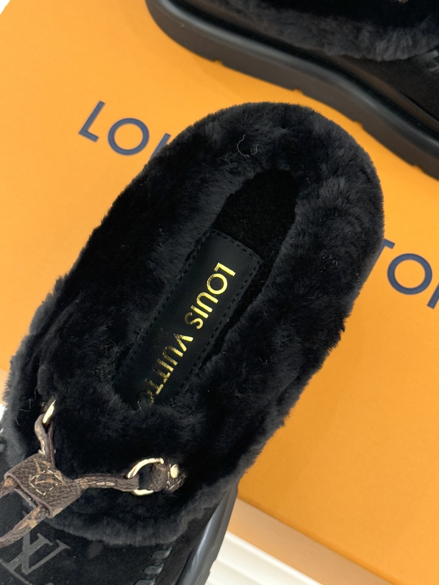 驴家25WF新品压花厚底雪地靴答应我一定要每人来一双好嘛日常OOTD就没有它搭配不了的鞋头压花logo点