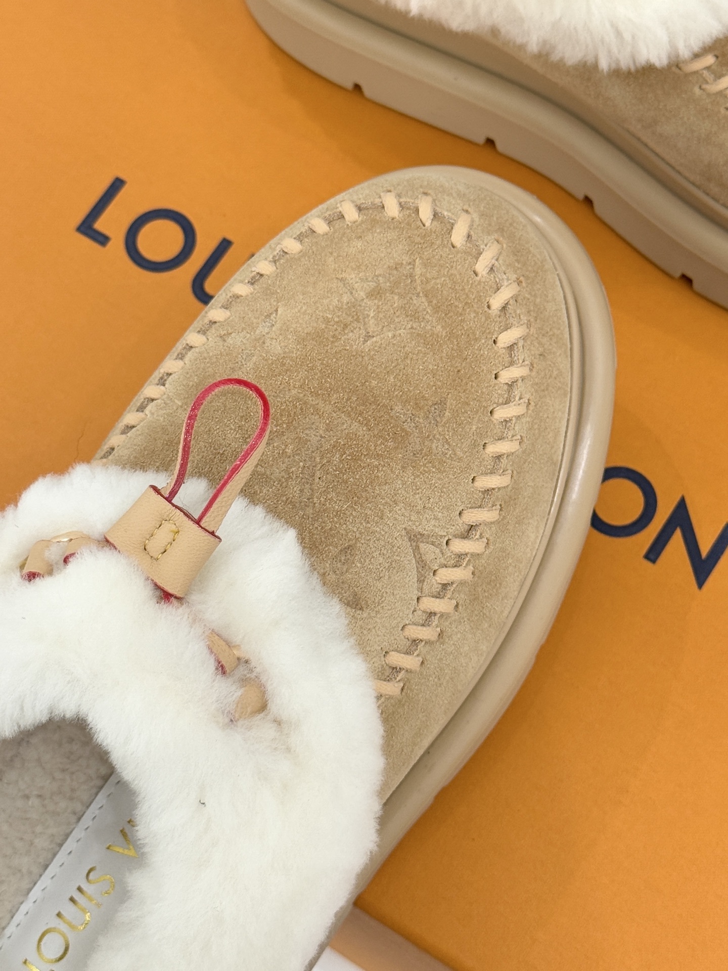 驴家25WF新品压花厚底雪地靴答应我一定要每人来一双好嘛日常OOTD就没有它搭配不了的鞋头压花logo点