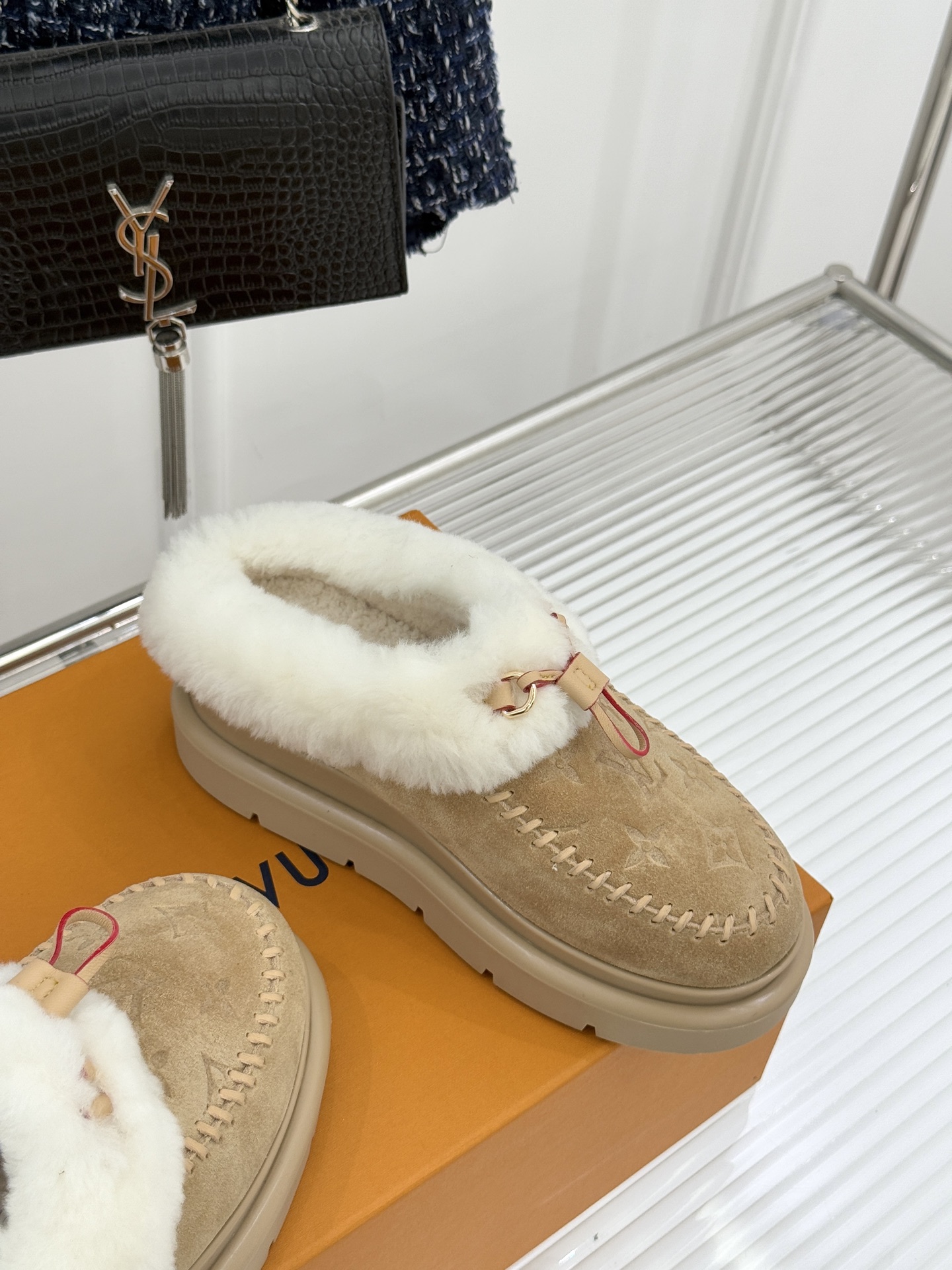 驴家25WF新品压花厚底雪地靴答应我一定要每人来一双好嘛日常OOTD就没有它搭配不了的鞋头压花logo点