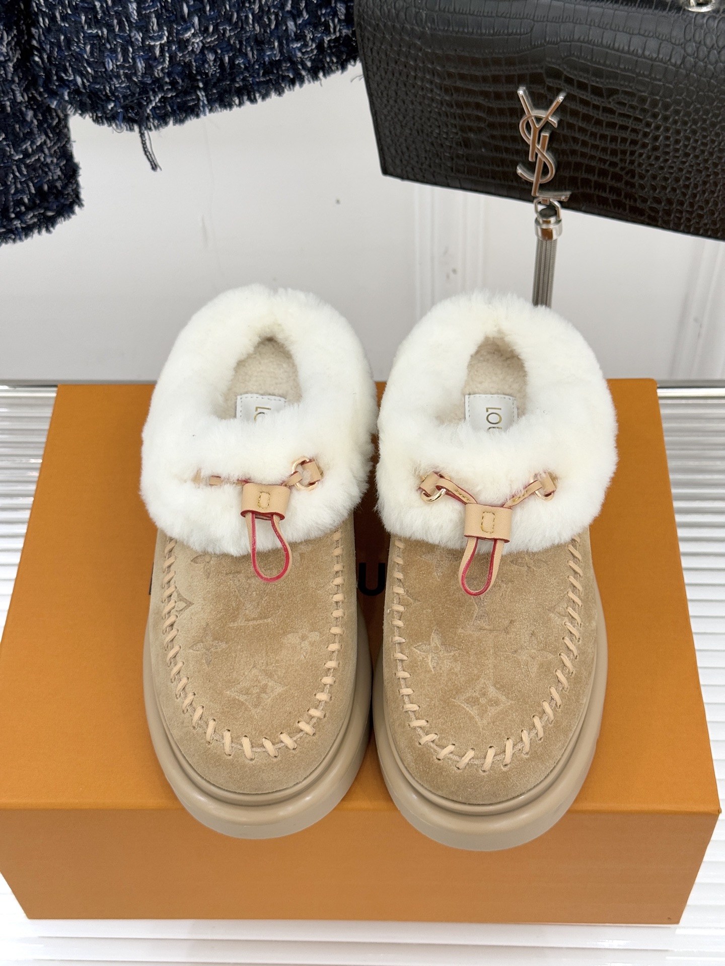 驴家25WF新品压花厚底雪地靴答应我一定要每人来一双好嘛日常OOTD就没有它搭配不了的鞋头压花logo点