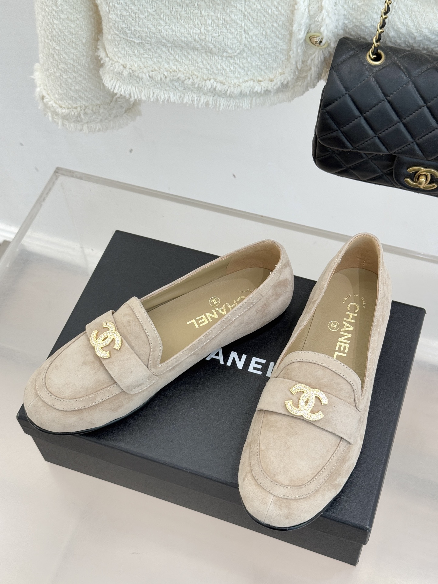 CHANE*｜小香25A新品大圆头双C乐福鞋当经典乐福鞋遇上小香的圆头革新甜酷平衡感被精准拿捏。圆润饱满