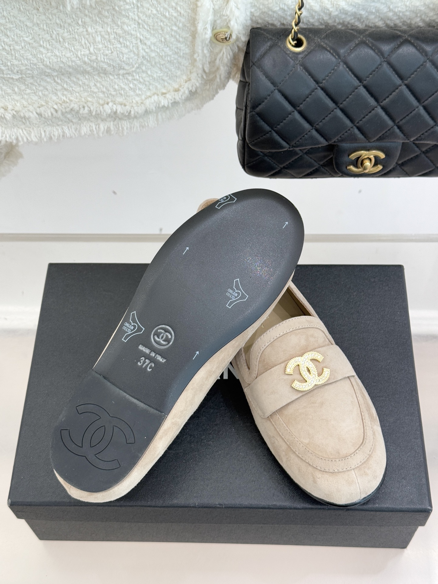 CHANE*｜小香25A新品大圆头双C乐福鞋当经典乐福鞋遇上小香的圆头革新甜酷平衡感被精准拿捏。圆润饱满