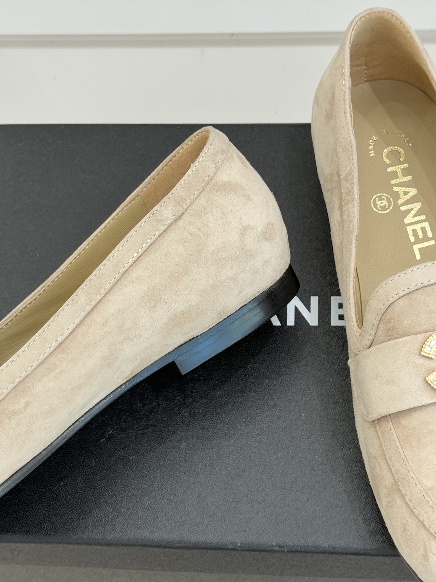 CHANE*｜小香25A新品大圆头双C乐福鞋当经典乐福鞋遇上小香的圆头革新甜酷平衡感被精准拿捏。圆润饱满