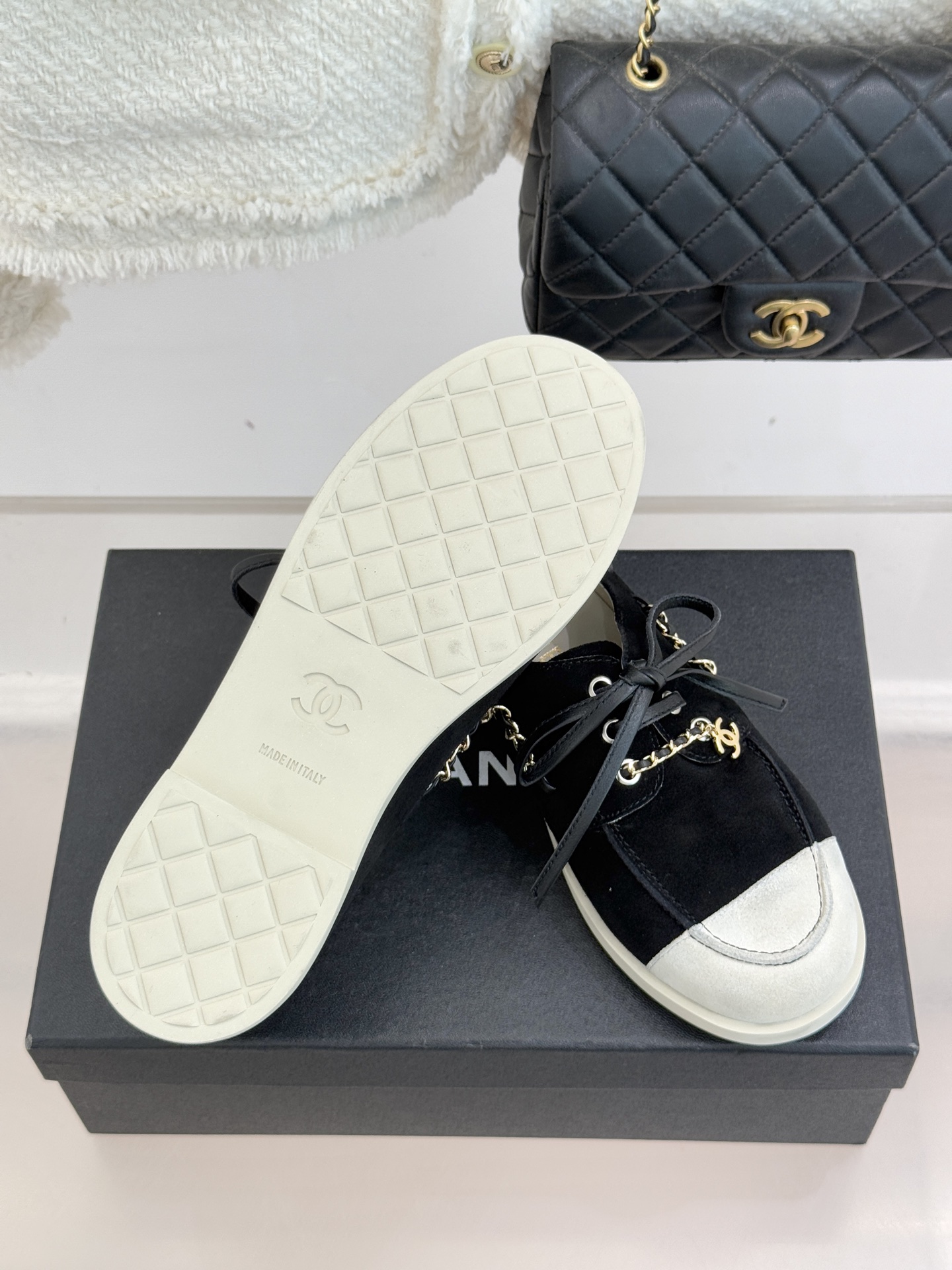 CHANE*｜小香26C拼色双C链条小皮鞋豆豆鞋乐福鞋以新任设计师的先锋巧思 鞋侧金属链条随步履轻晃与标