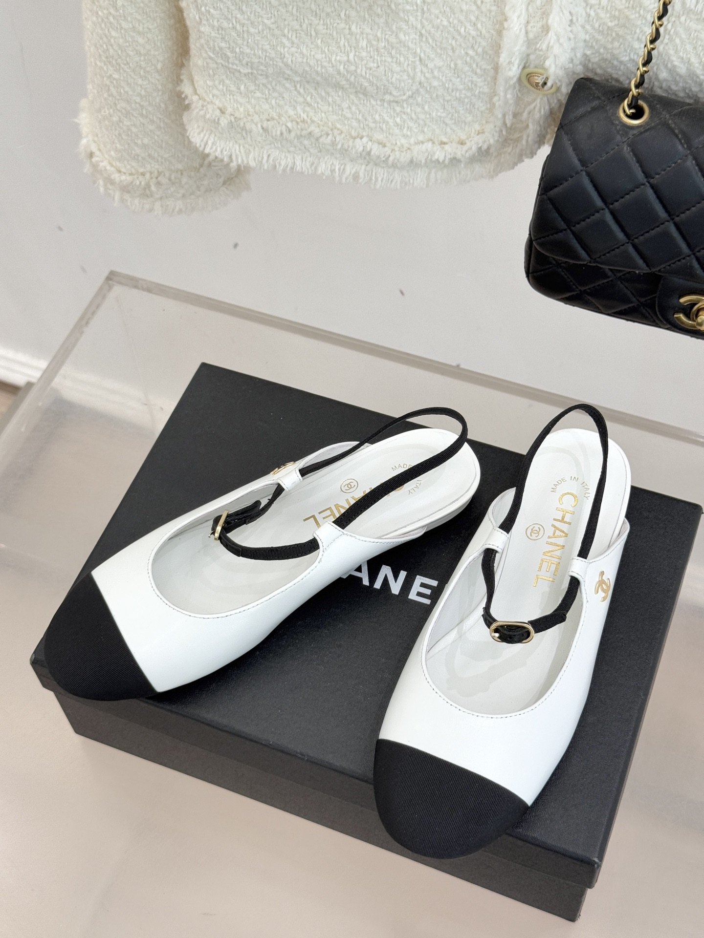 CHANE*｜小香26C拼色双C平底后空凉鞋以Trompe-l’œil视觉艺术重构经典让拼色成为夏日格调