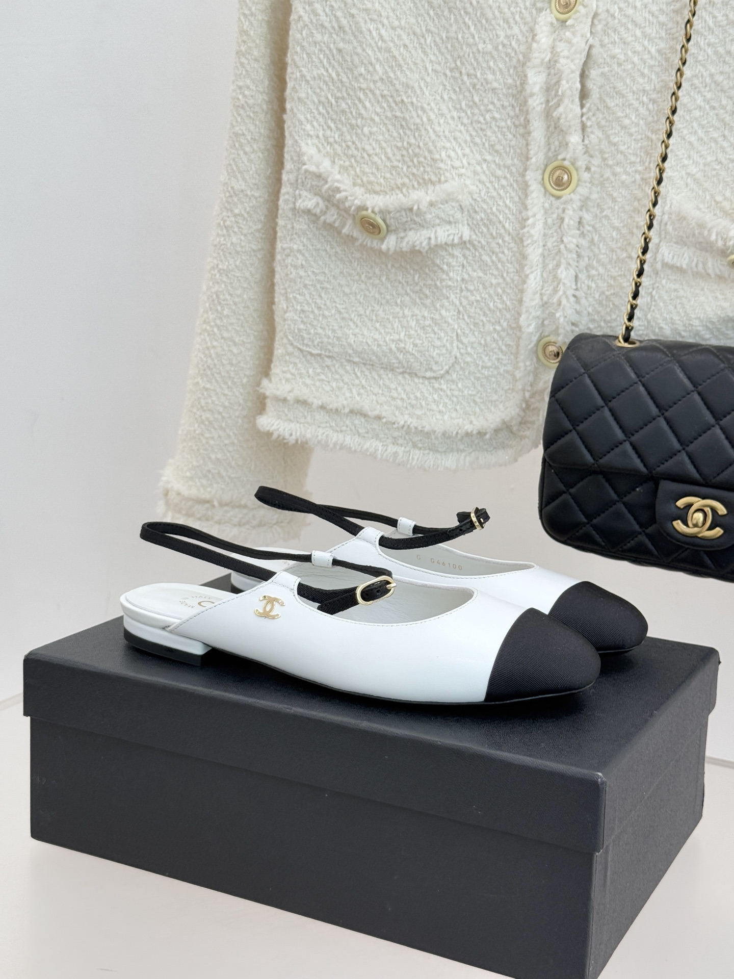 CHANE*｜小香26C拼色双C平底后空凉鞋以Trompe-l’œil视觉艺术重构经典让拼色成为夏日格调