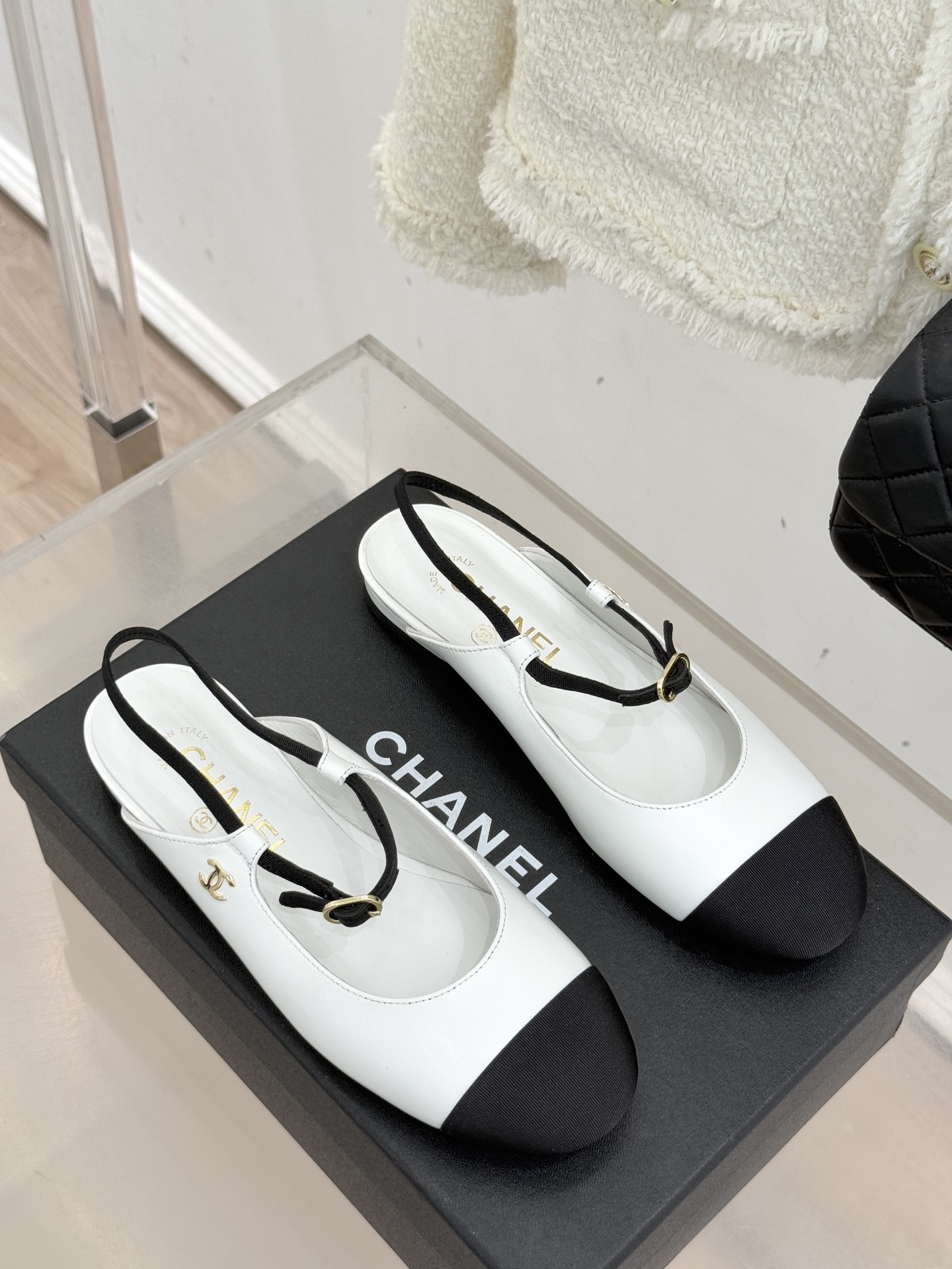 CHANE*｜小香26C拼色双C平底后空凉鞋以Trompe-l’œil视觉艺术重构经典让拼色成为夏日格调