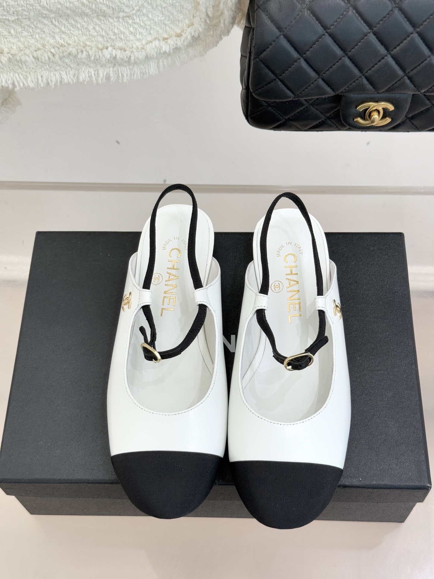 CHANE*｜小香26C拼色双C平底后空凉鞋以Trompe-l’œil视觉艺术重构经典让拼色成为夏日格调