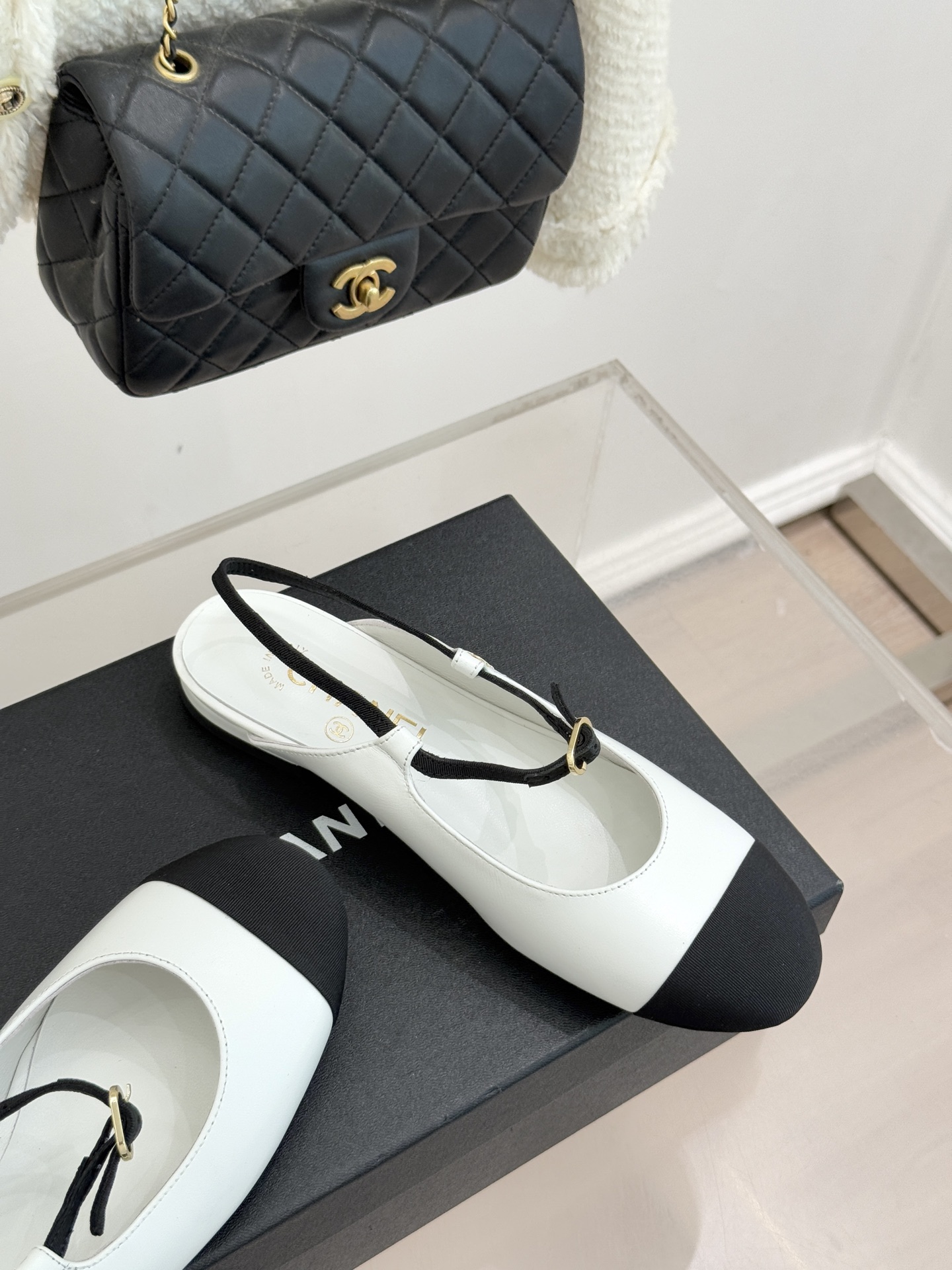 CHANE*｜小香26C拼色双C平底后空凉鞋以Trompe-l’œil视觉艺术重构经典让拼色成为夏日格调