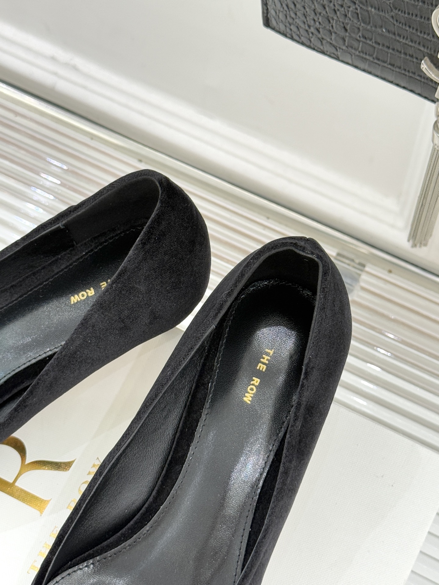 The Row25WF新品复古小方头猫跟高跟鞋单鞋以“少即是多”的设计哲学为骨将复古底蕴与现代优雅织入靴