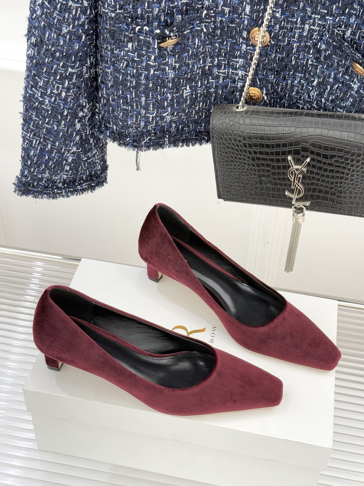 The Row25WF新品复古小方头猫跟高跟鞋单鞋以“少即是多”的设计哲学为骨将复古底蕴与现代优雅织入靴