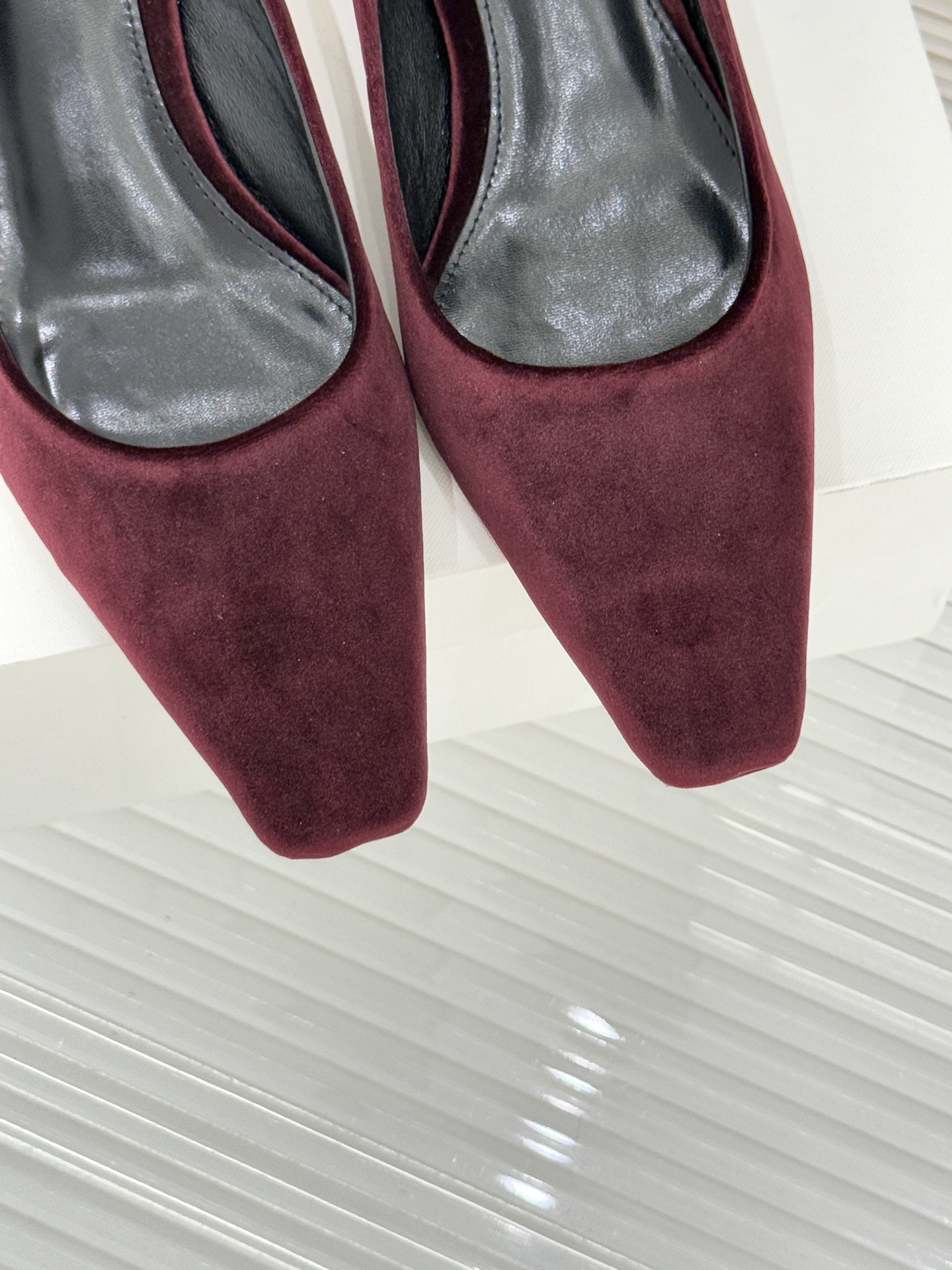 The Row25WF新品复古小方头猫跟高跟鞋单鞋以“少即是多”的设计哲学为骨将复古底蕴与现代优雅织入靴