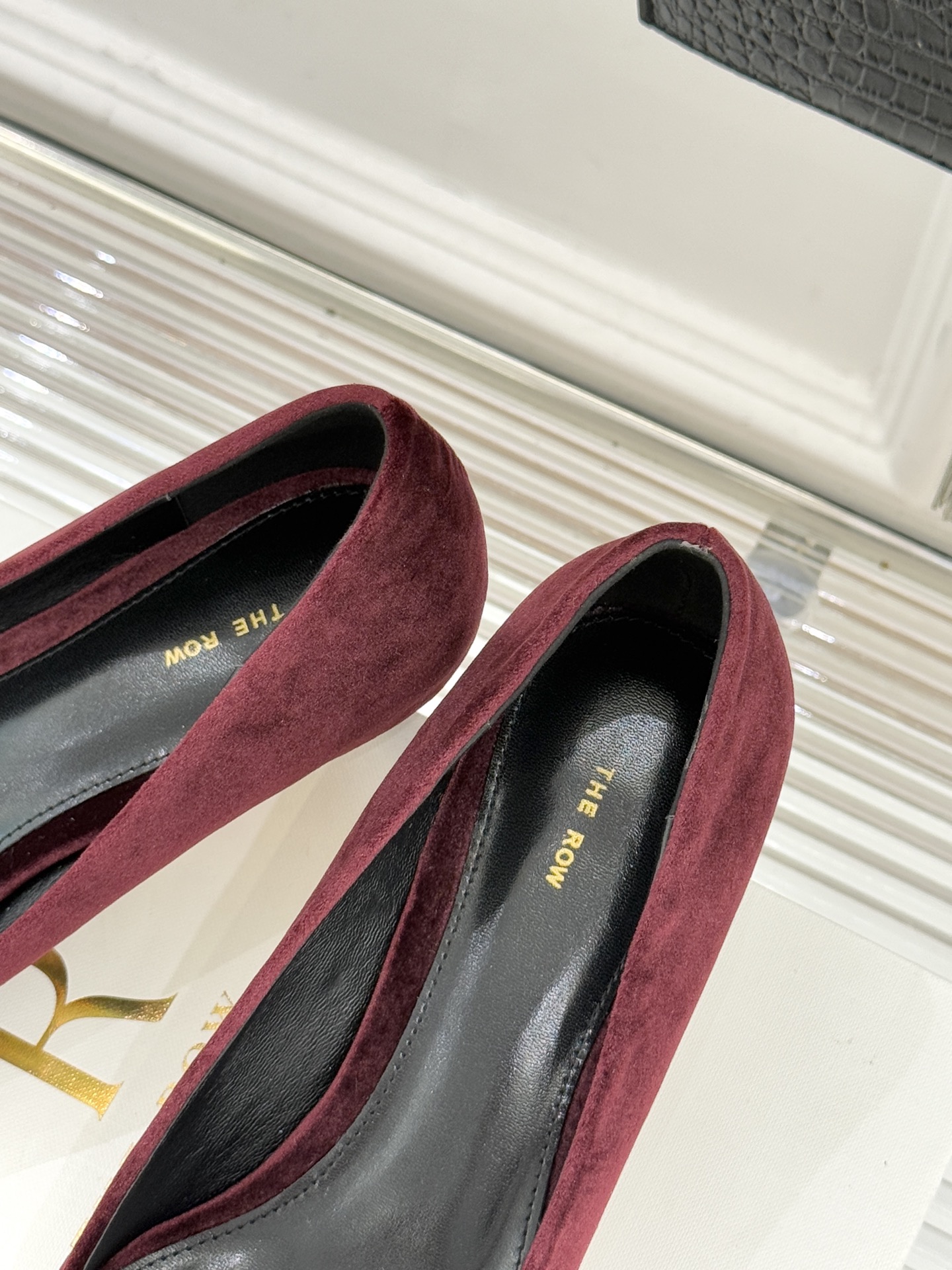 The Row25WF新品复古小方头猫跟高跟鞋单鞋以“少即是多”的设计哲学为骨将复古底蕴与现代优雅织入靴