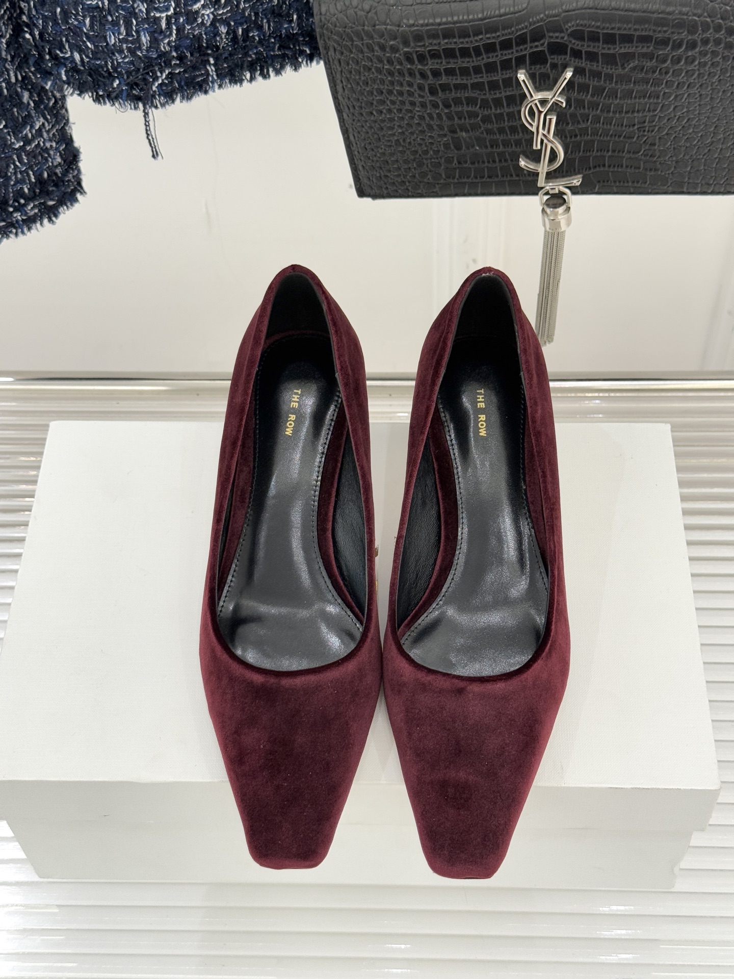 The Row25WF新品复古小方头猫跟高跟鞋单鞋以“少即是多”的设计哲学为骨将复古底蕴与现代优雅织入靴