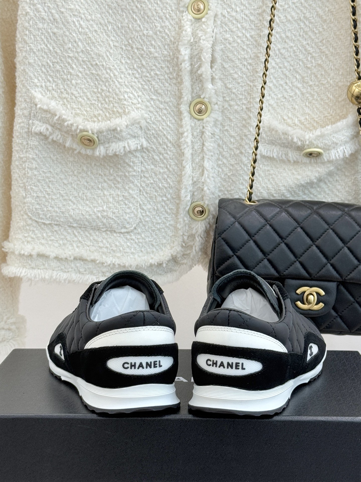 CHANE*｜小香26C新品双C菱格休闲运动鞋这双运动鞋是 26C早春的神作！标志性菱格纹赋予鞋面立体层