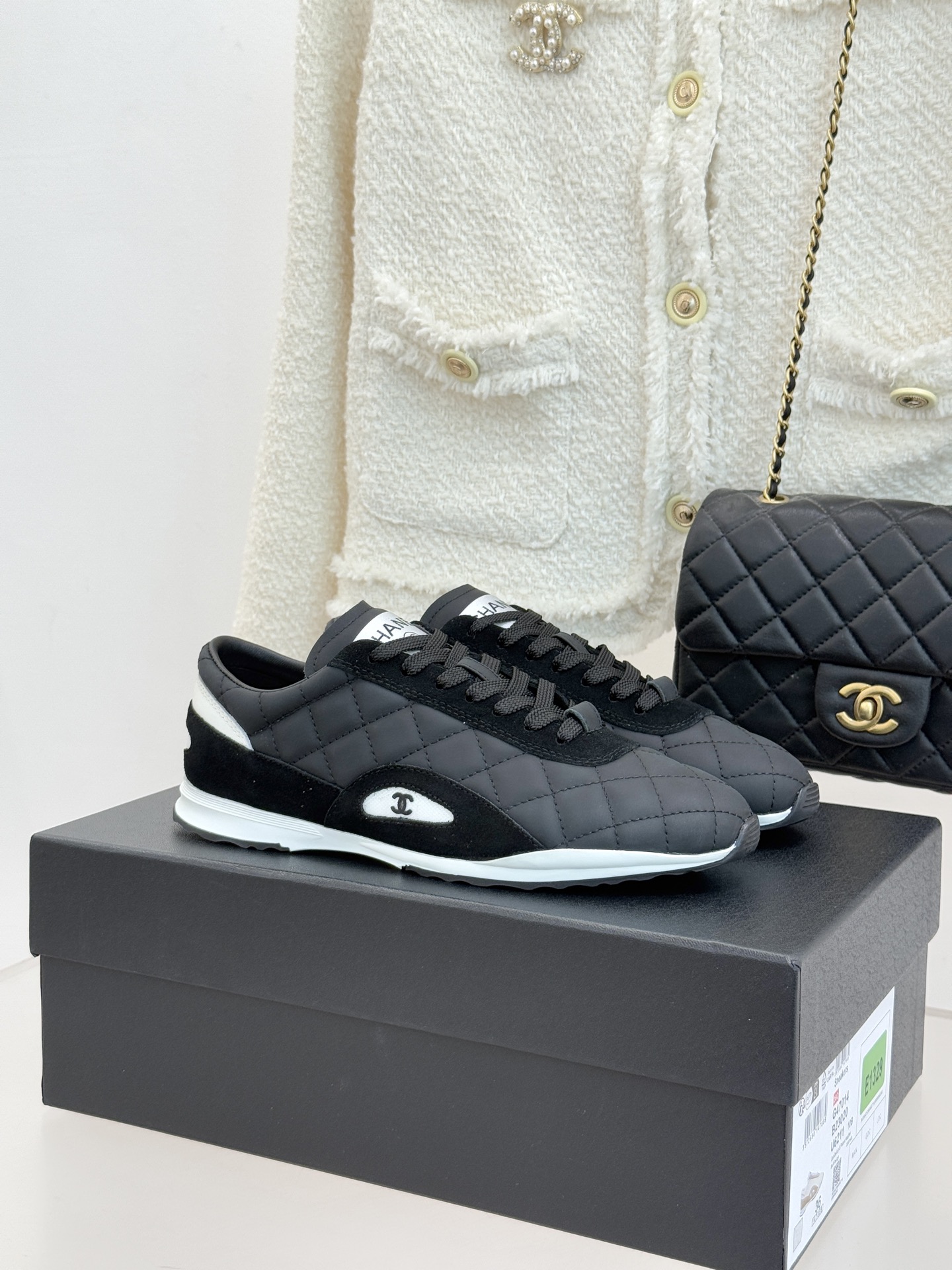 CHANE*｜小香26C新品双C菱格休闲运动鞋这双运动鞋是 26C早春的神作！标志性菱格纹赋予鞋面立体层