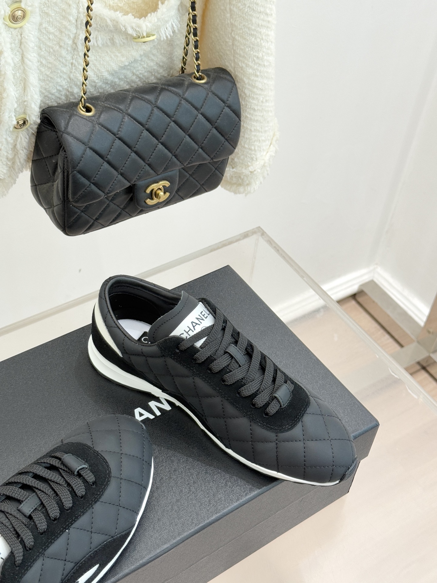 CHANE*｜小香26C新品双C菱格休闲运动鞋这双运动鞋是 26C早春的神作！标志性菱格纹赋予鞋面立体层