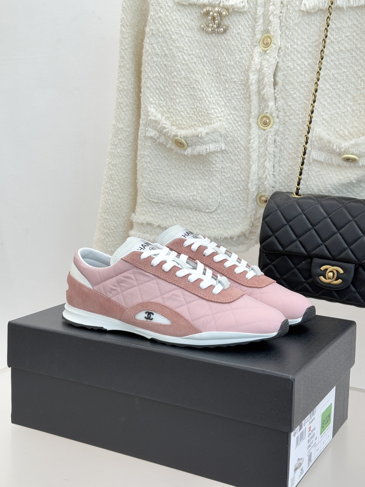 CHANE*｜小香26C新品双C菱格休闲运动鞋这双运动鞋是 26C早春的神作！标志性菱格纹赋予鞋面立体层
