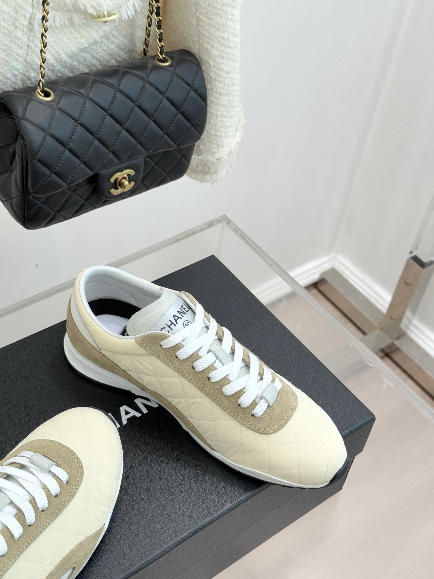 CHANE*｜小香26C新品双C菱格休闲运动鞋这双运动鞋是 26C早春的神作！标志性菱格纹赋予鞋面立体层