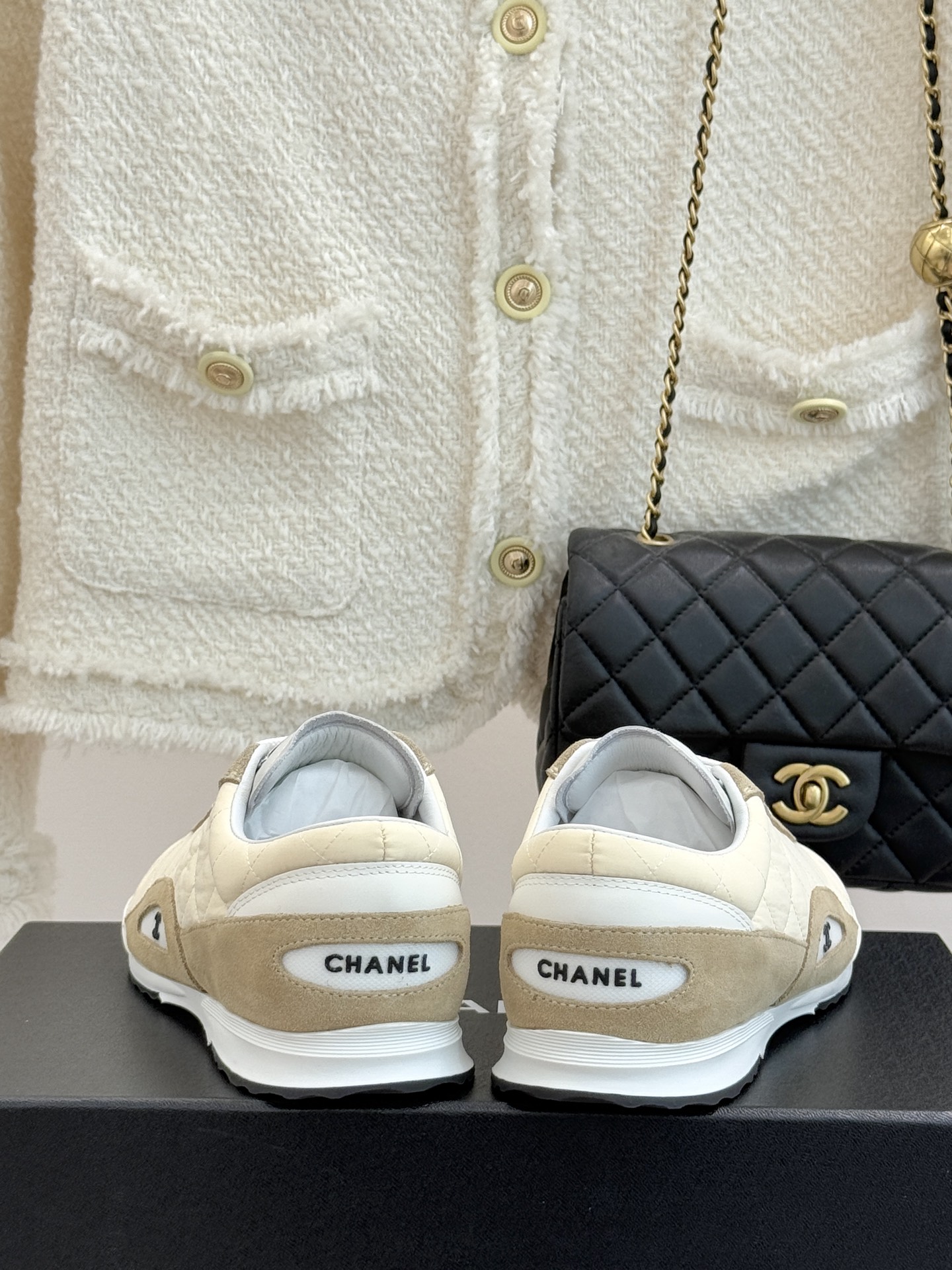 CHANE*｜小香26C新品双C菱格休闲运动鞋这双运动鞋是 26C早春的神作！标志性菱格纹赋予鞋面立体层