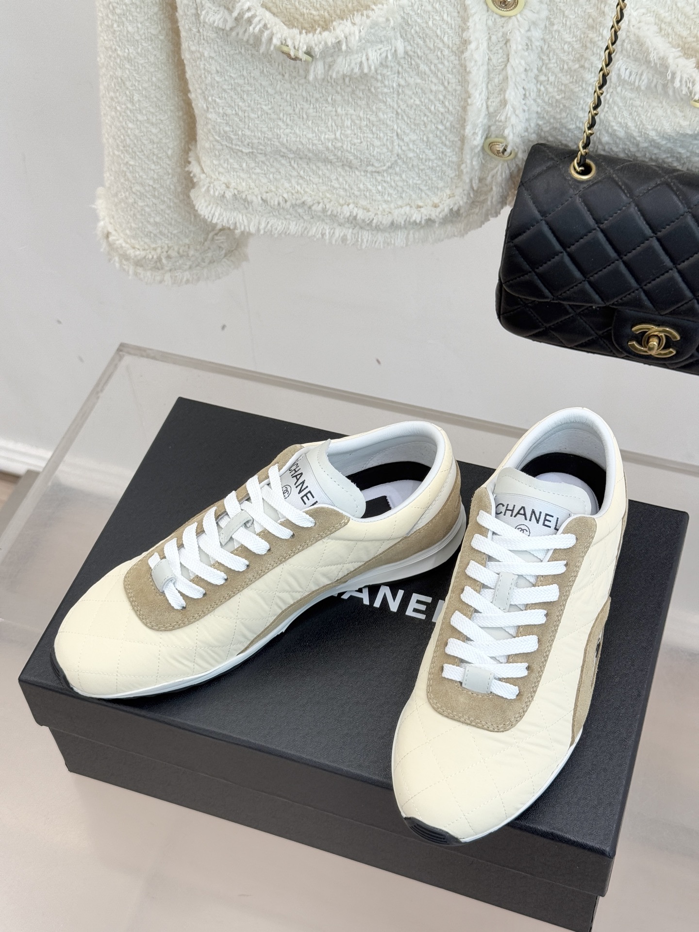 CHANE*｜小香26C新品双C菱格休闲运动鞋这双运动鞋是 26C早春的神作！标志性菱格纹赋予鞋面立体层