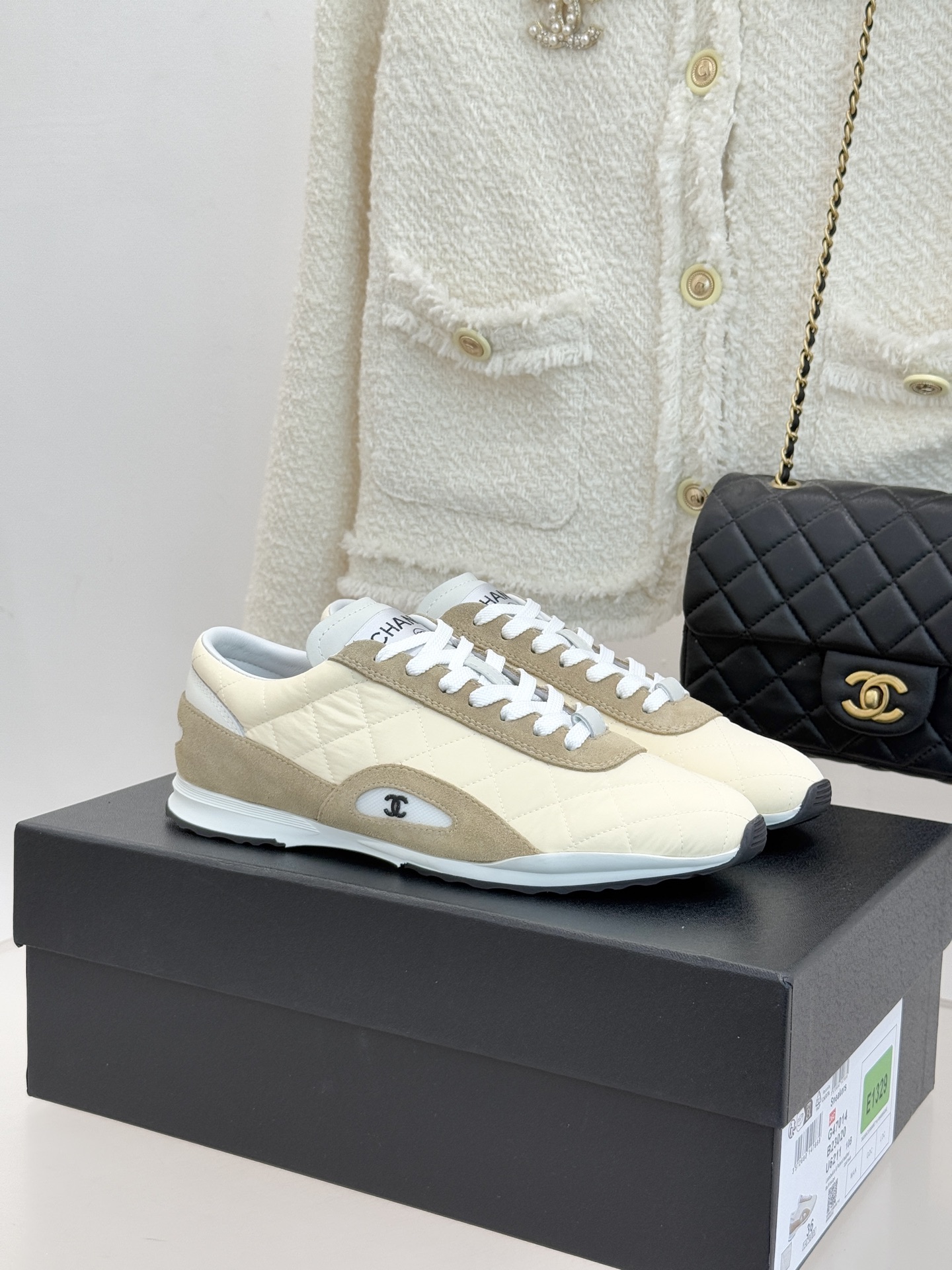 CHANE*｜小香26C新品双C菱格休闲运动鞋这双运动鞋是 26C早春的神作！标志性菱格纹赋予鞋面立体层